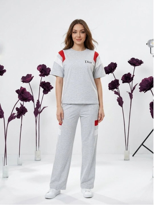 Ayollar uchun yozgi sport kostyumi, ikki qismli, oversize futbolka, keng shim, standart