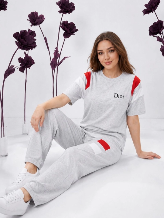Ayollar uchun yozgi sport kostyumi, ikki qismli, oversize futbolka, keng shim, standart
