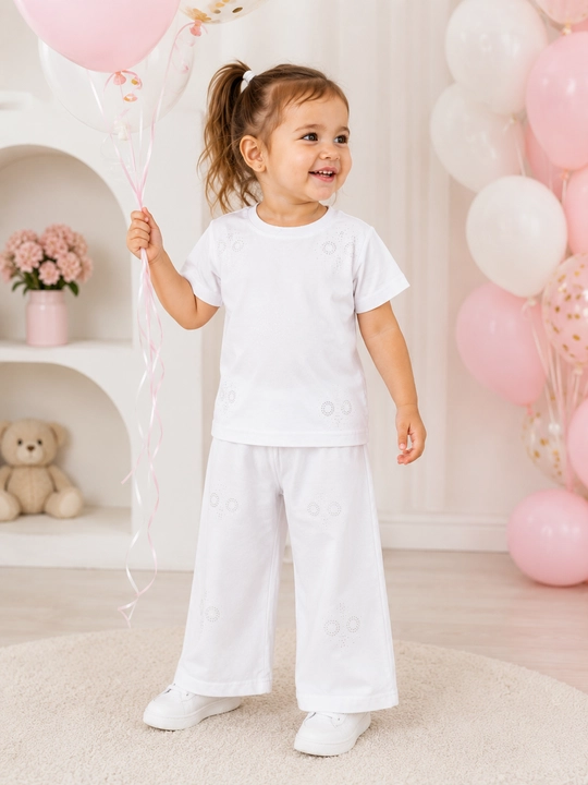 1,5 - 4 yoshgacha bo‘lgan qizlar uchun pijama, to‘plam: futbolka va keng palatsso shimi