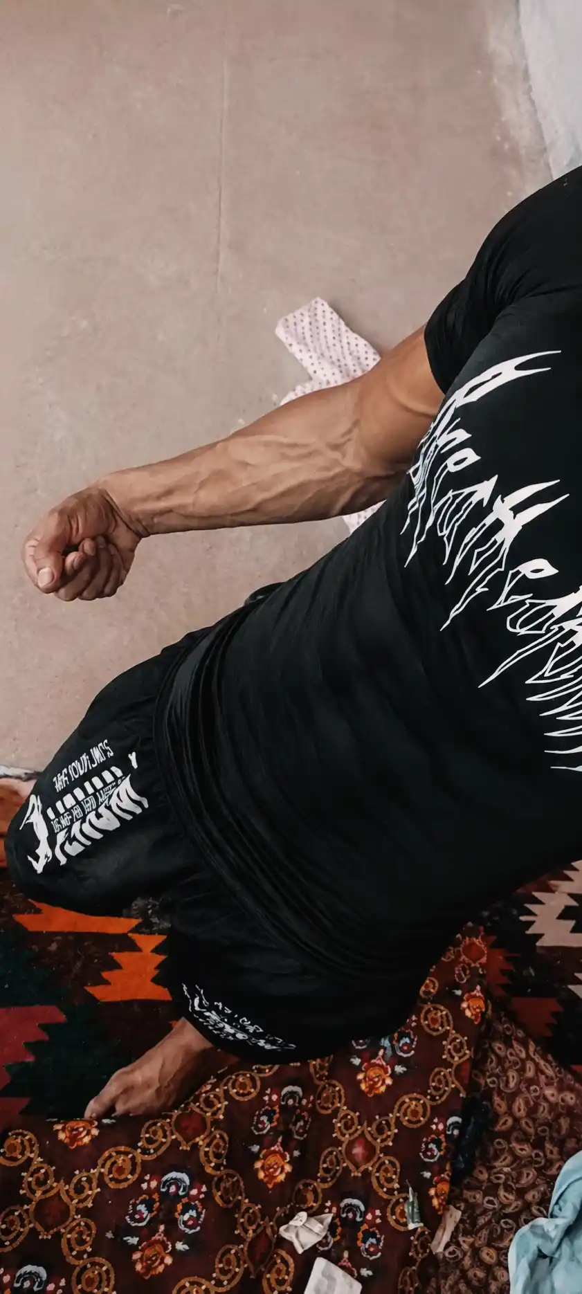 Fitnes va sport uchun bosilgan siqilgan futbolka, sport rashguard, erkaklar uchun