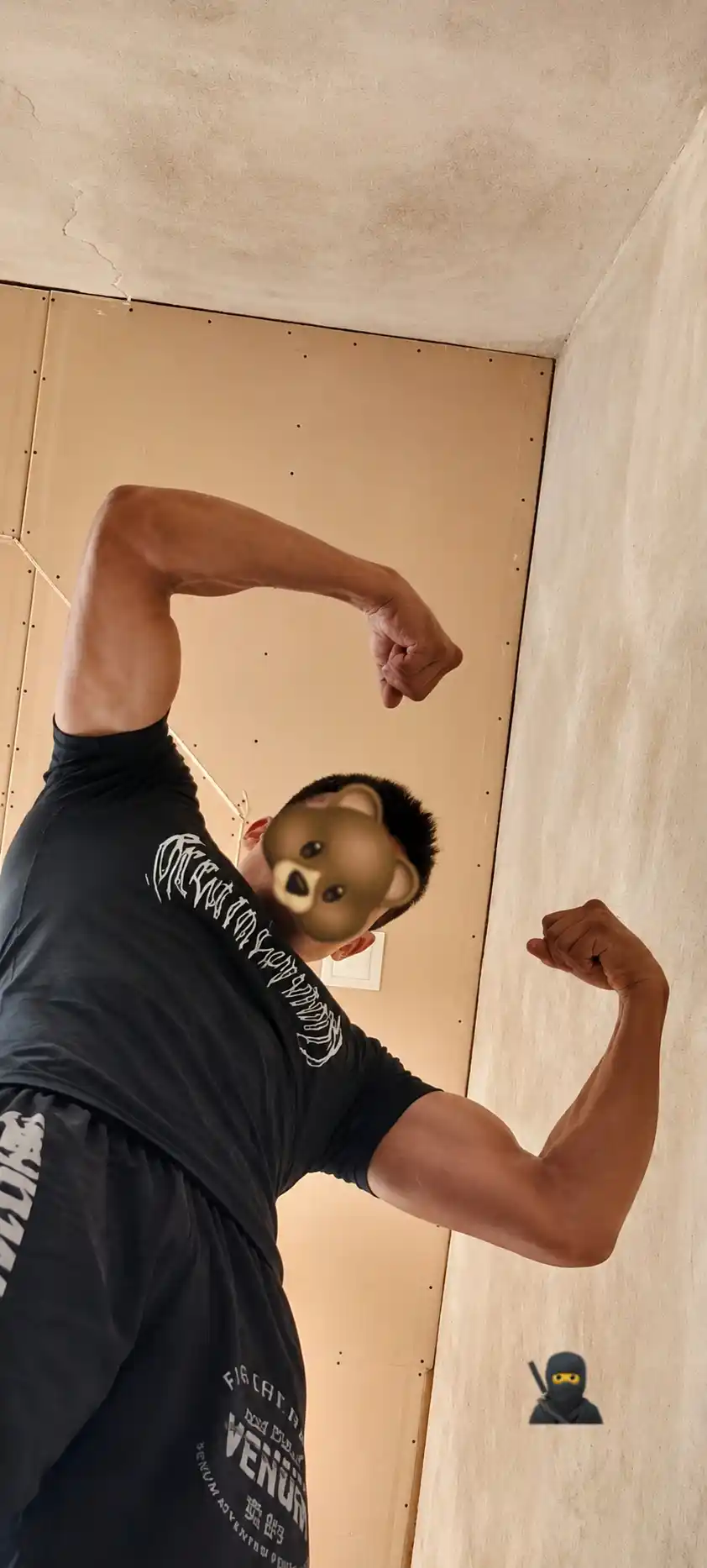 Fitnes va sport uchun bosilgan siqilgan futbolka, sport rashguard, erkaklar uchun