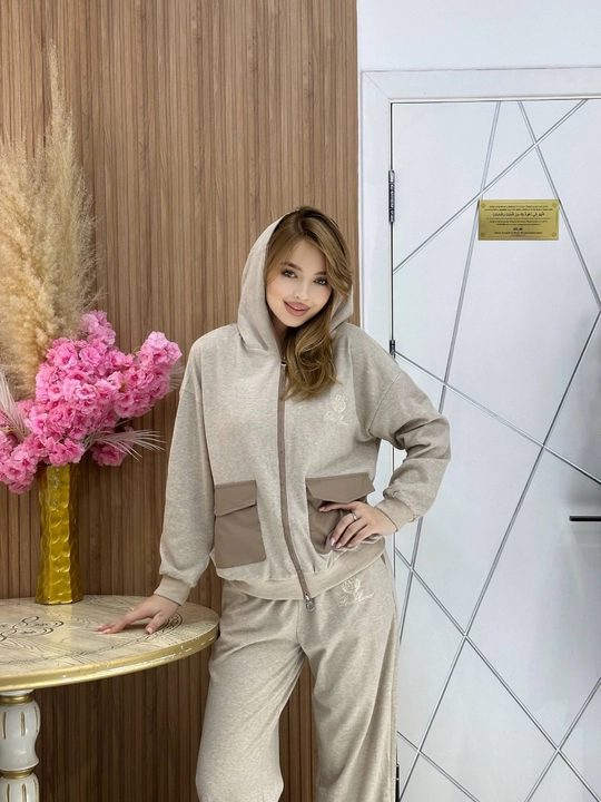 Ayollar sport kostyumi, kapyushonli, 44-50 gacha bo‘lgan kashemirli