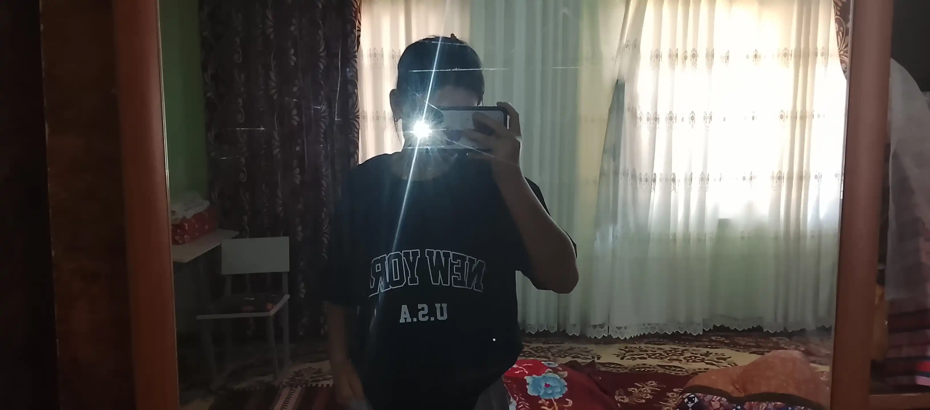 Ayollar futbolkasi