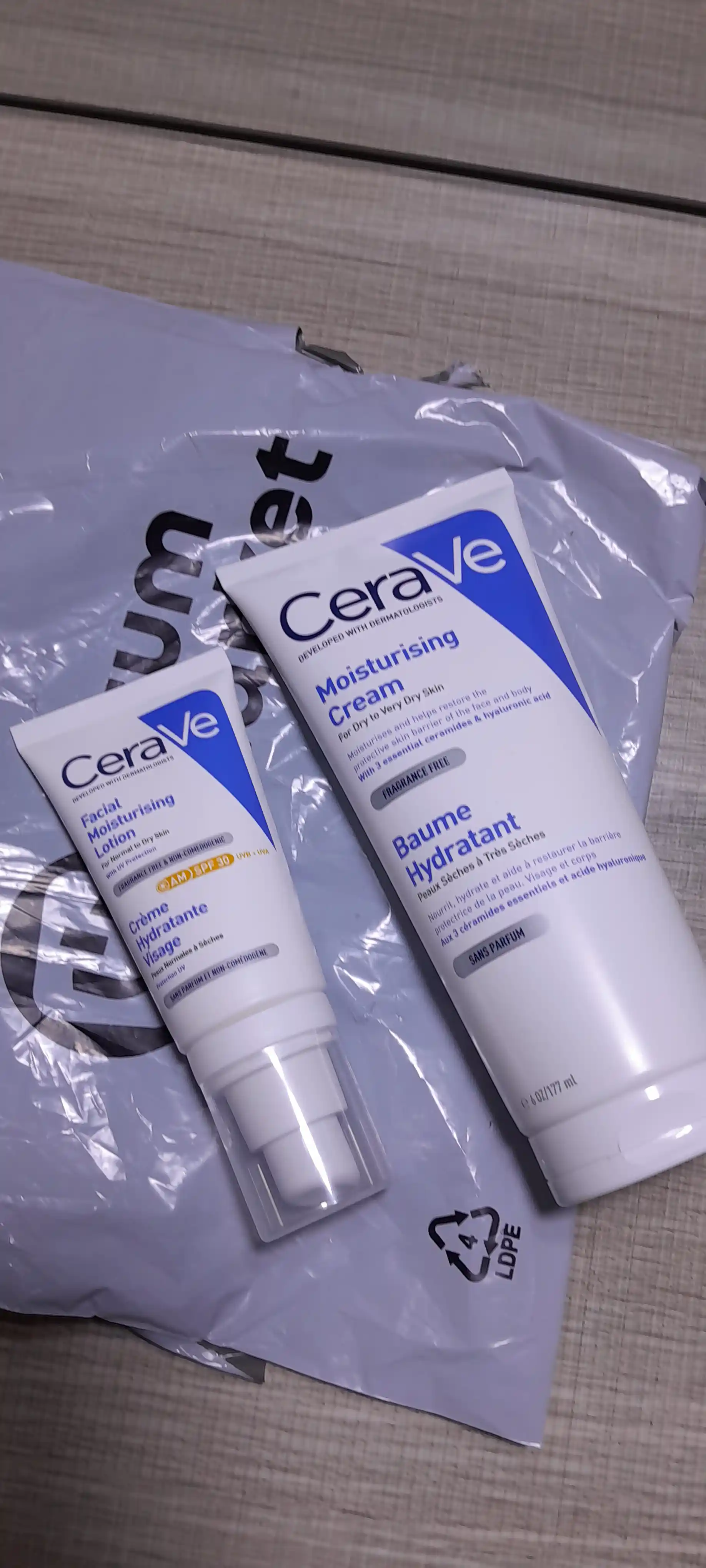 CeraVe Quruq va juda quruq yuz va badan terisi uchun namlantiruvchi krem, (177 ml)