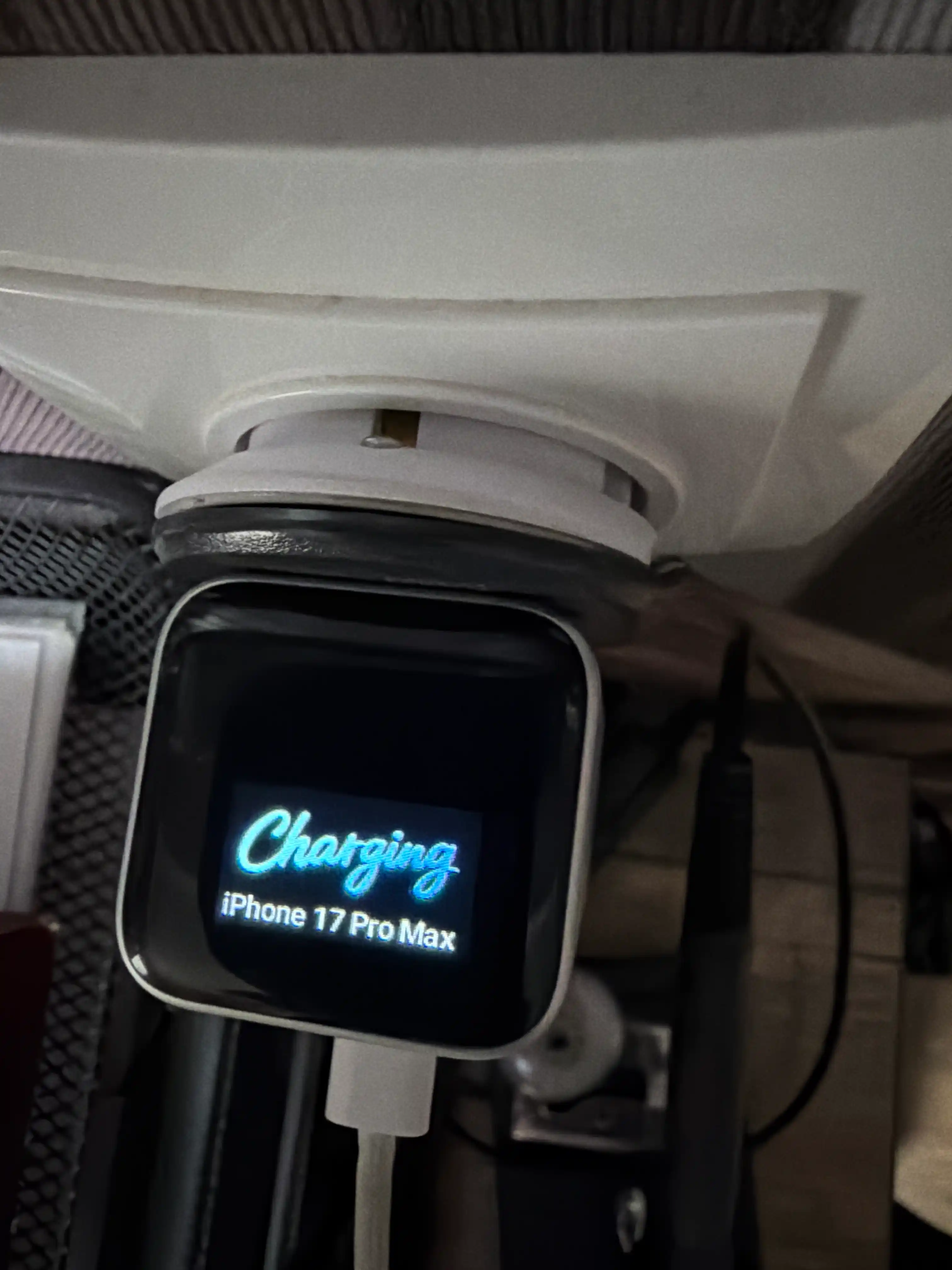 Anker Nano 45W Smart Display GaN USB-C зарядное устройство с поворотной вилкой 180°