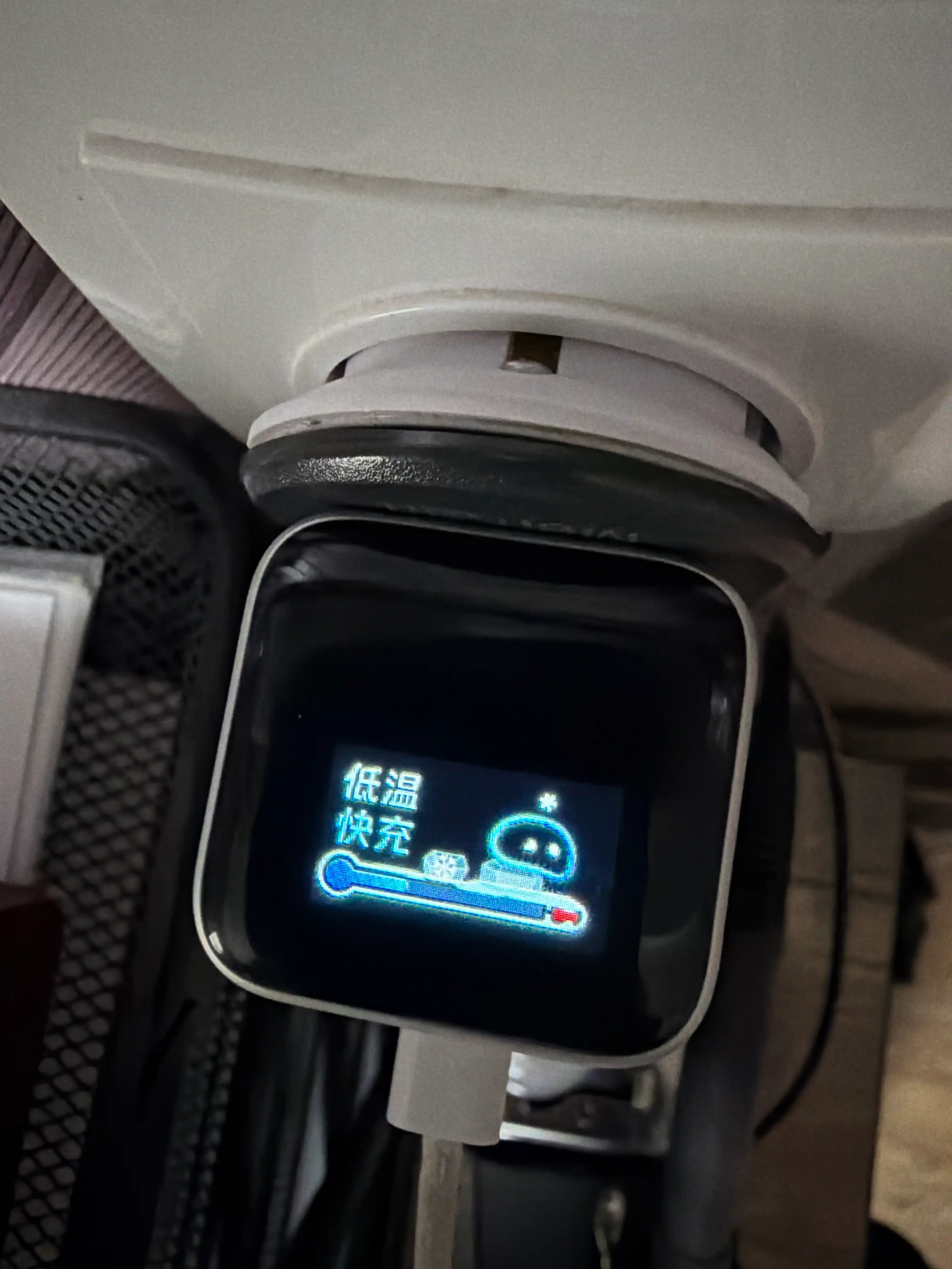 Anker Nano 45W Smart Display GaN USB-C зарядное устройство с поворотной вилкой 180°