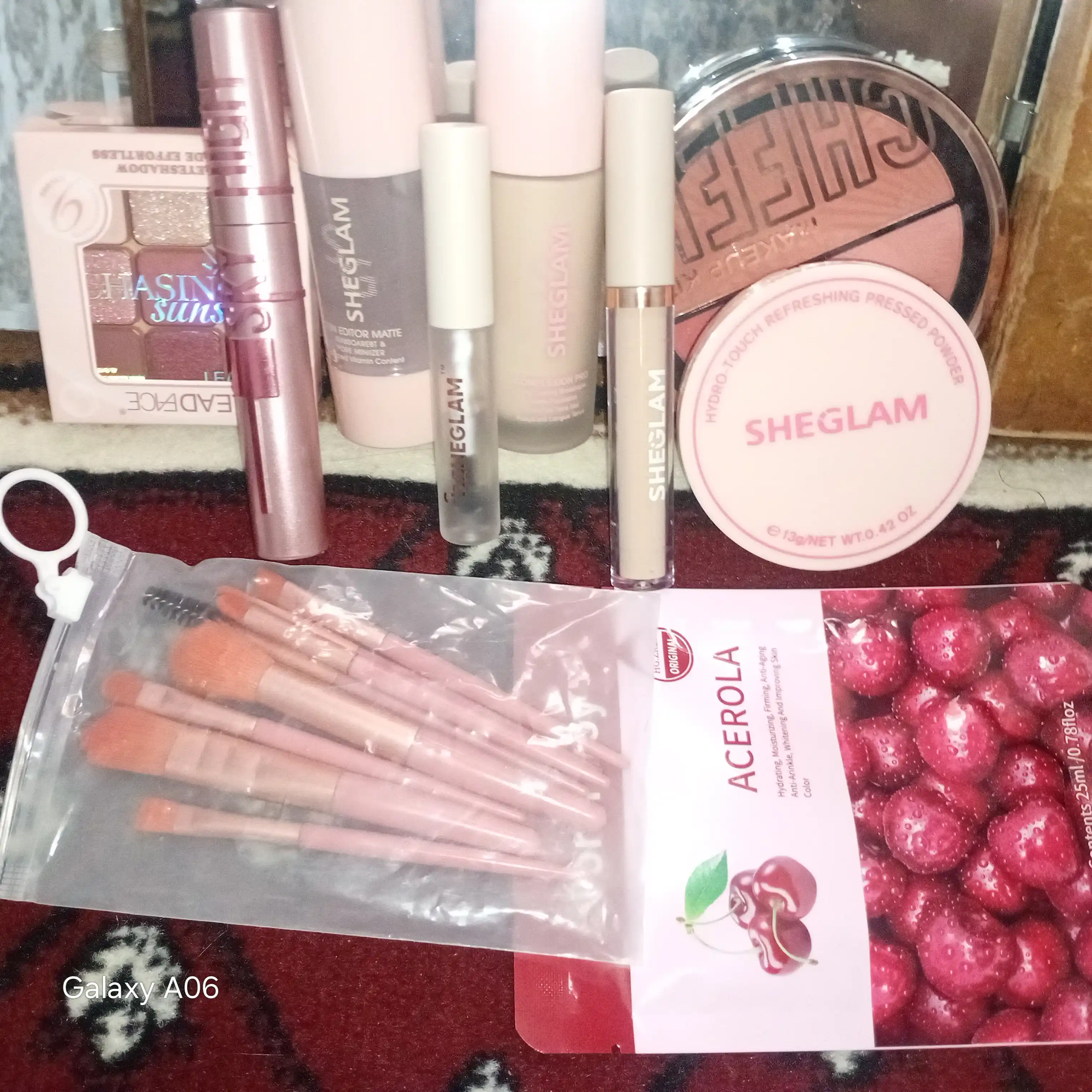 Sarlavha: SHEGLAM kosmetika to‘plami – kundalik va bayramona makiyaj uchun