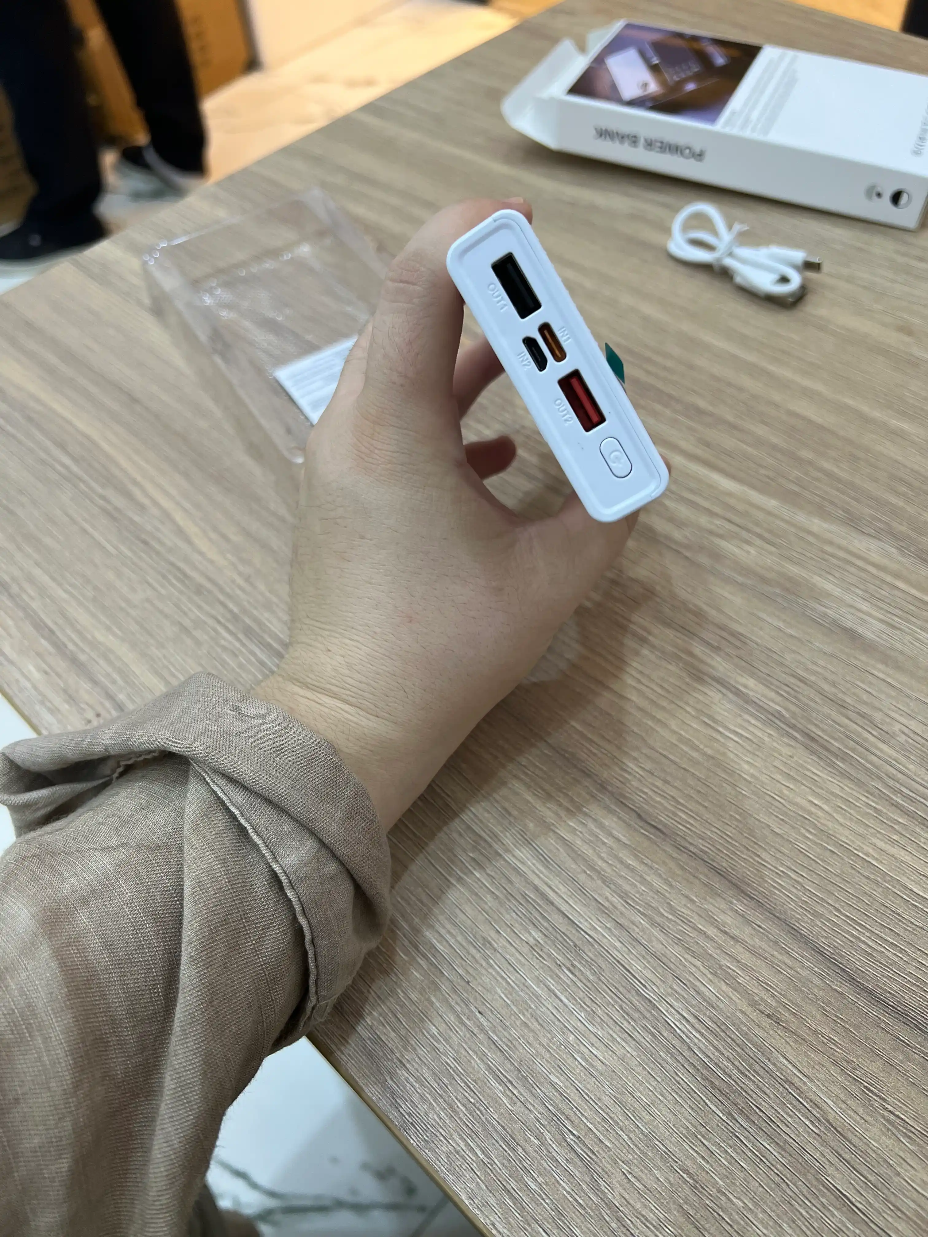 Power Bank 20000 мАч, быстрая зарядка 120 Вт, 4 внутренних кабеля, USB-разъем