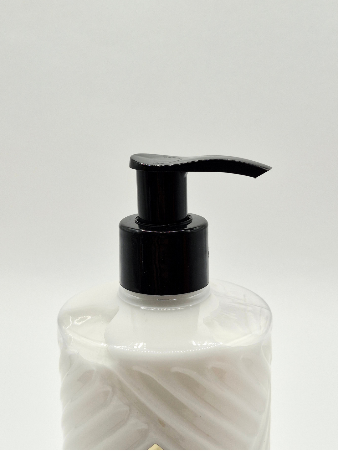 KILIAN Angels’ Share xushbo‘y tana losoni, namlantiruvchi parfyumli body lotion, 250 ml