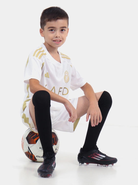 Bolalar futbol formasi, futbolka va shortik