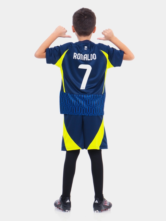 Bolalar futbol formasi, futbolka va shortik