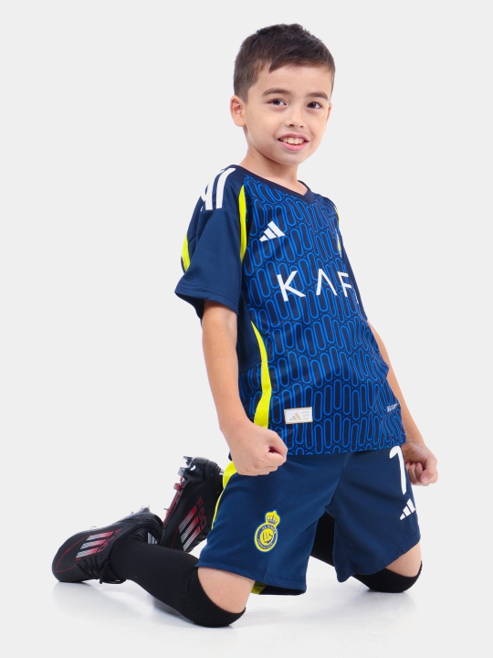 Bolalar futbol formasi, futbolka va shortik