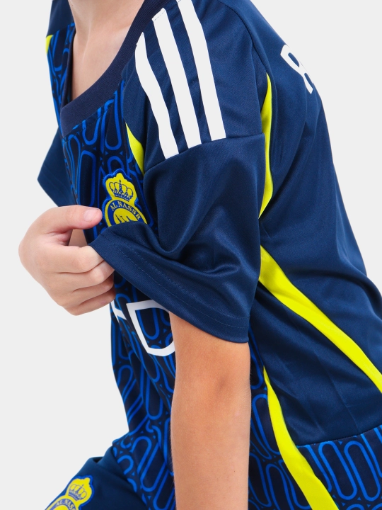Bolalar futbol formasi, futbolka va shortik