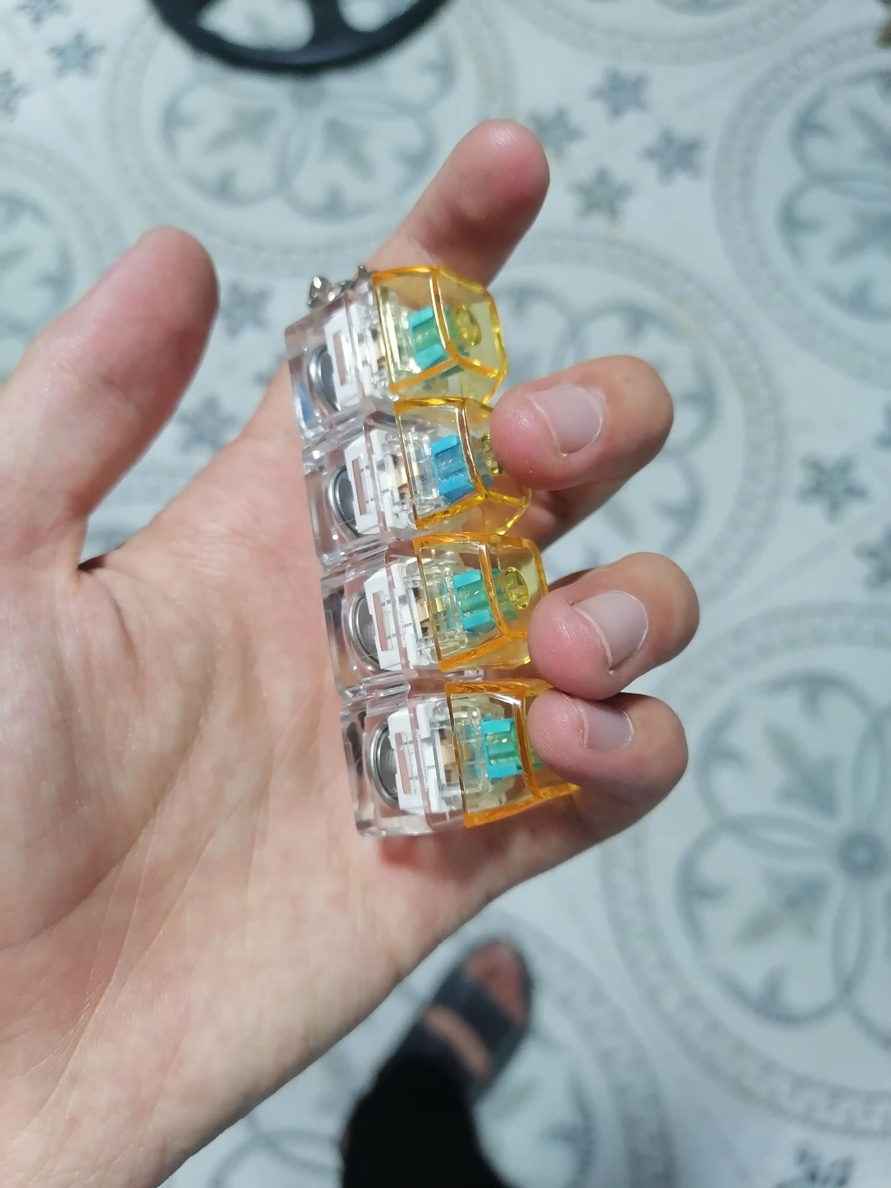 Антистресс брелок-клавиатура с RGB подсветкой, кликер для концентрации внимания