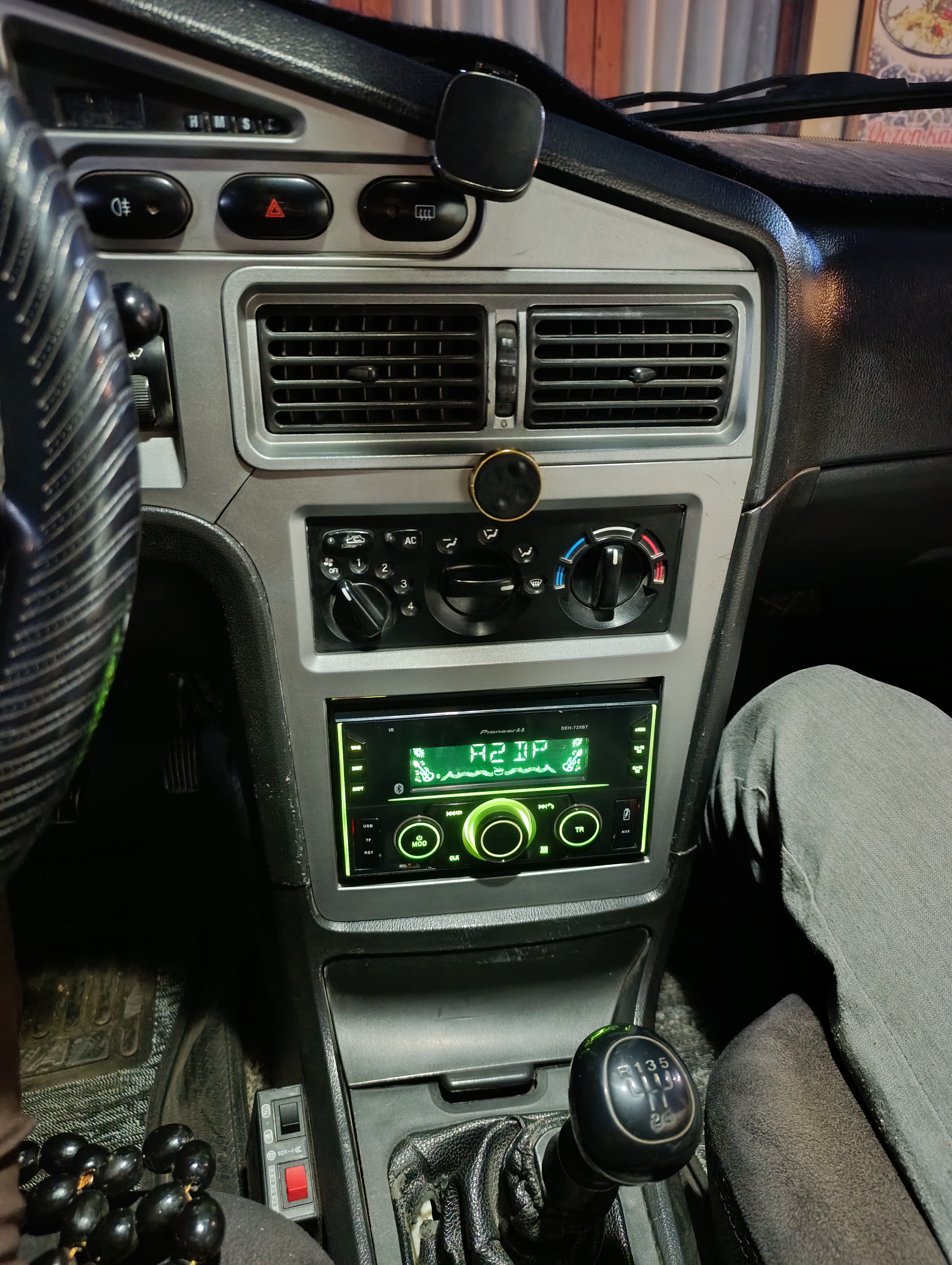 Магнитола Pioneer, автомобильная 725bt