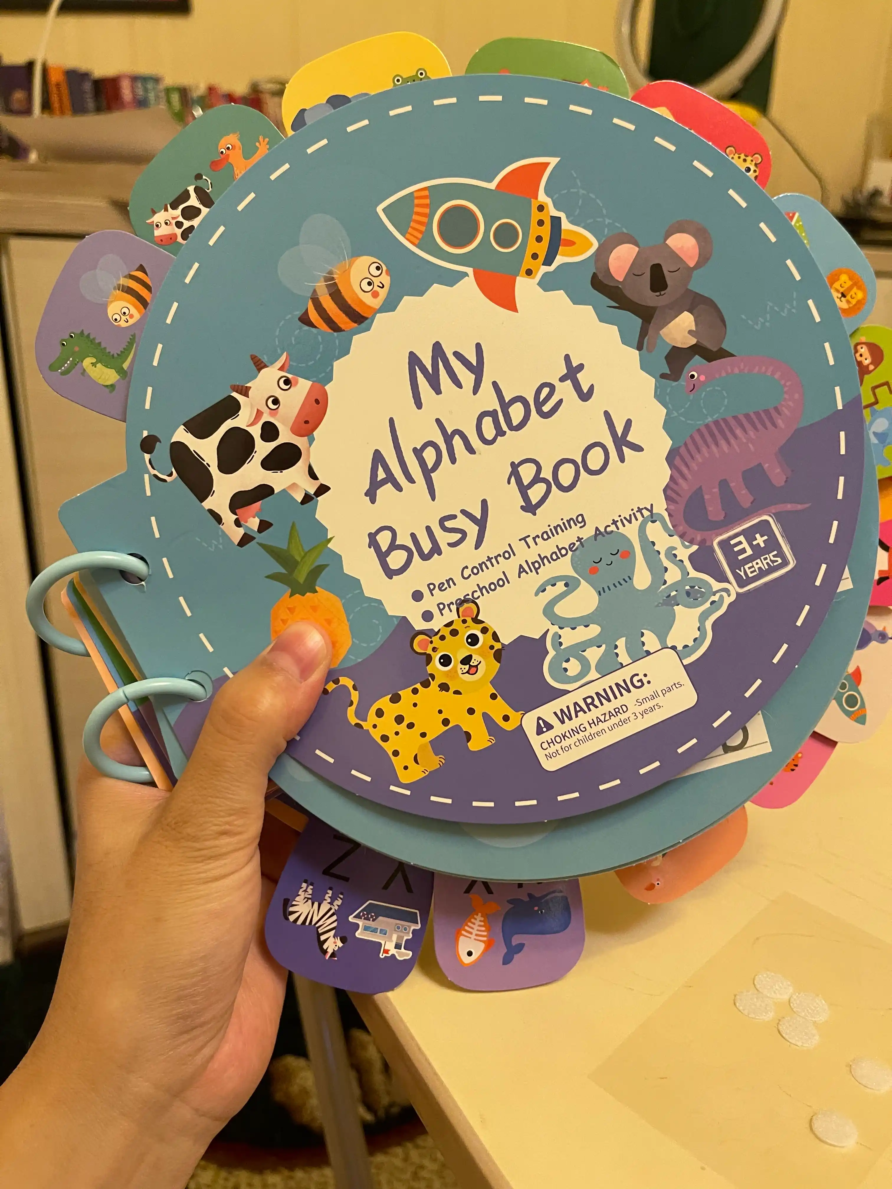 Bolalar uchun o'quv kitobi va alifbosi Busybook, lipuchkali Montessori kitobi