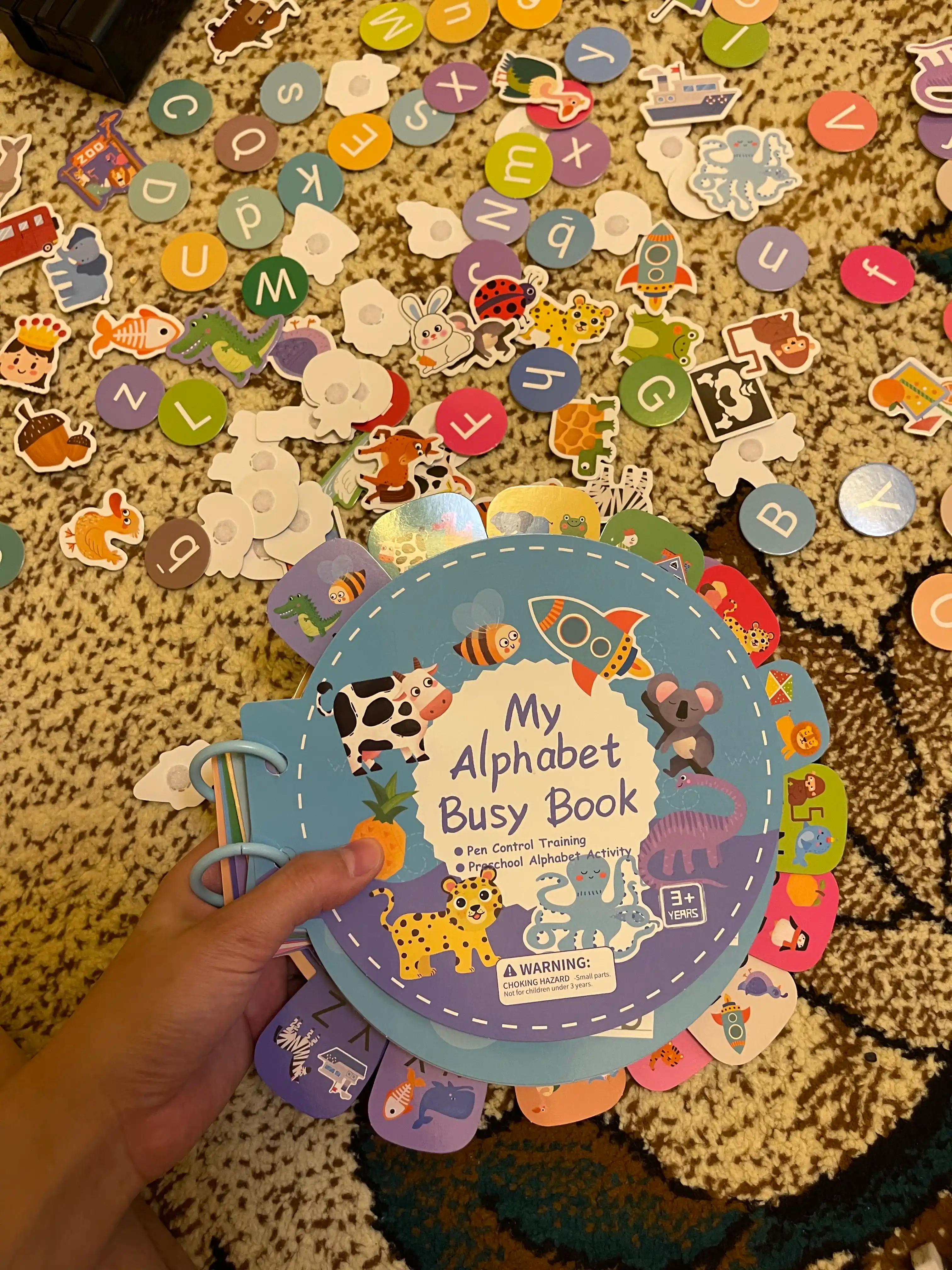 Bolalar uchun o'quv kitobi va alifbosi Busybook, lipuchkali Montessori kitobi