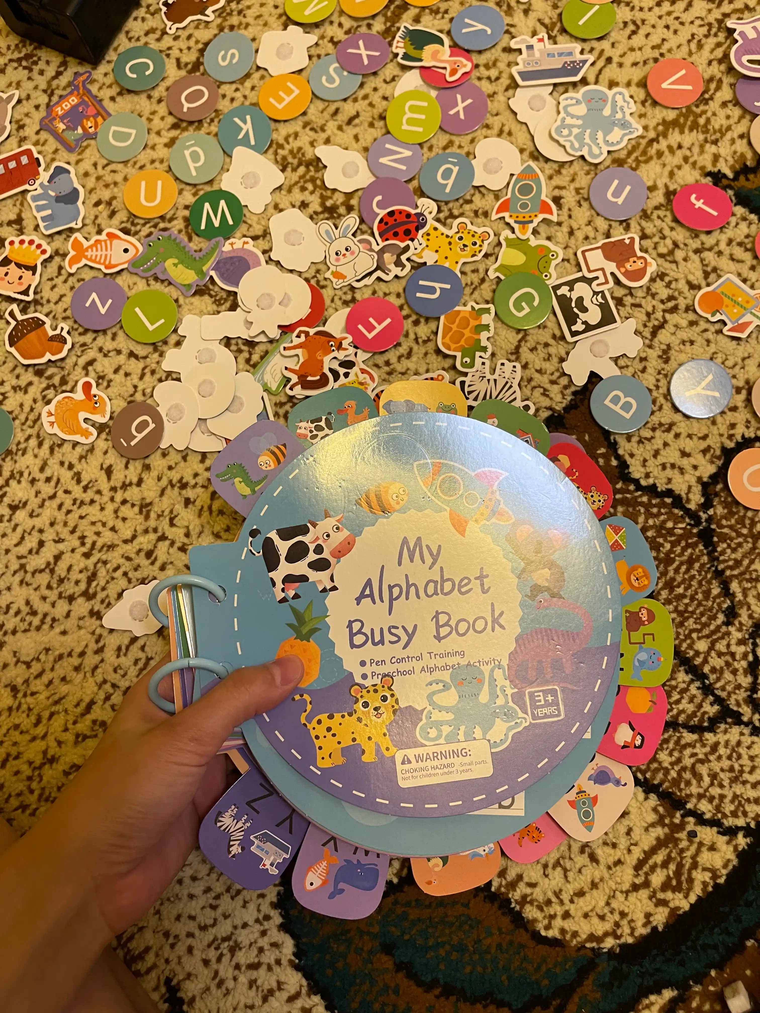 Bolalar uchun o'quv kitobi va alifbosi Busybook, lipuchkali Montessori kitobi