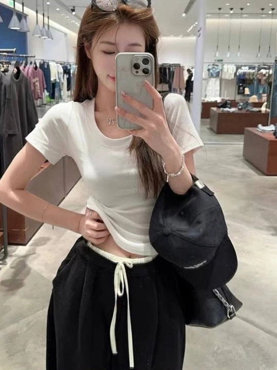 Ayollar uchun futbolkalar beli qisib turadi yumshoq paxtadan