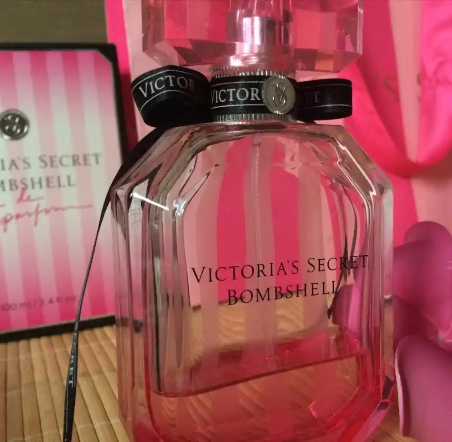 Victoria’s Secret Bombshell EDP 100 ml ayollar parfyumeriyasi firma dizaynida