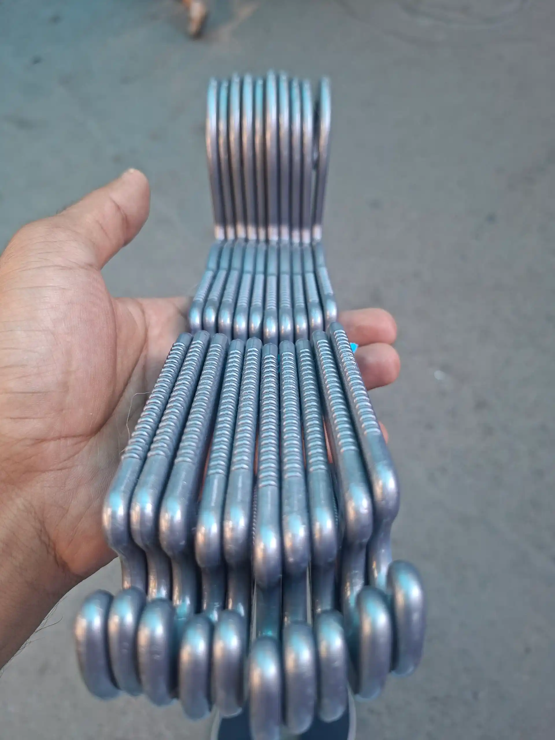 Plastik kiyim ilgichlar, sirpanishga qarshi tishli 42 sm 5, 10, 20, 30 dona