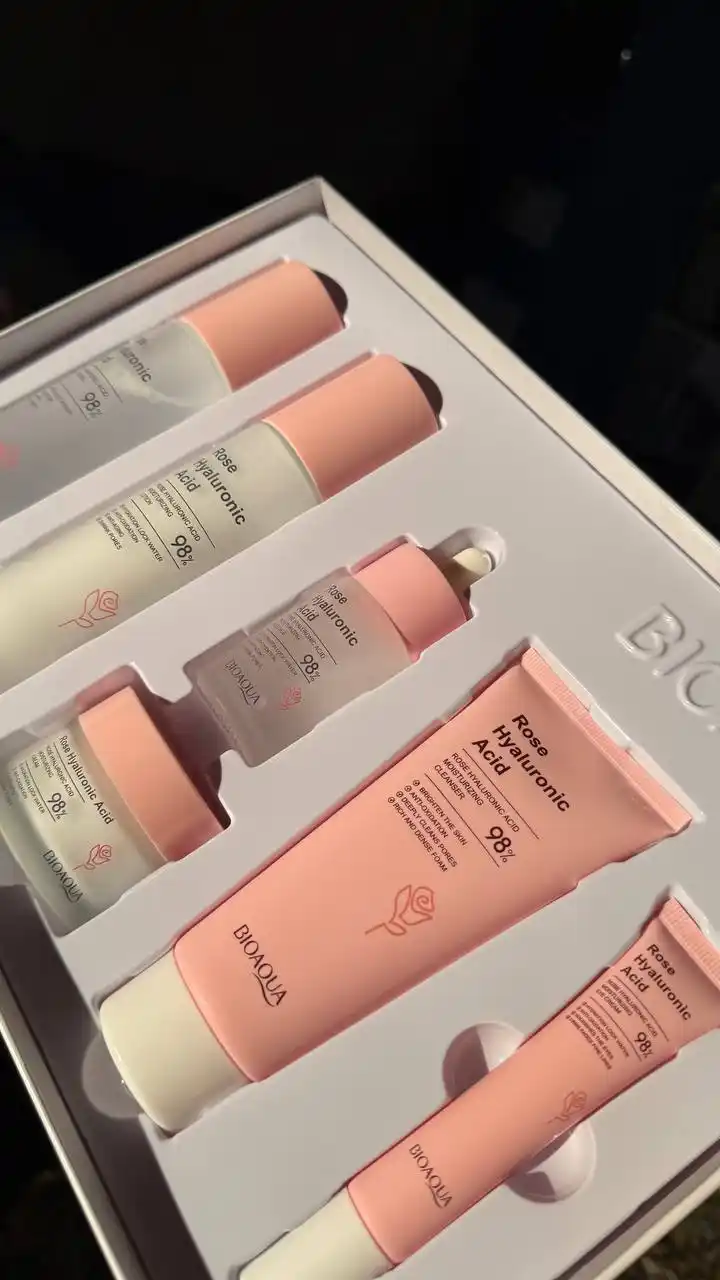Подарочный набор для ухода за лицом Rose Hyaluronic Acid, 6 в 1 — увлажнение, сияние