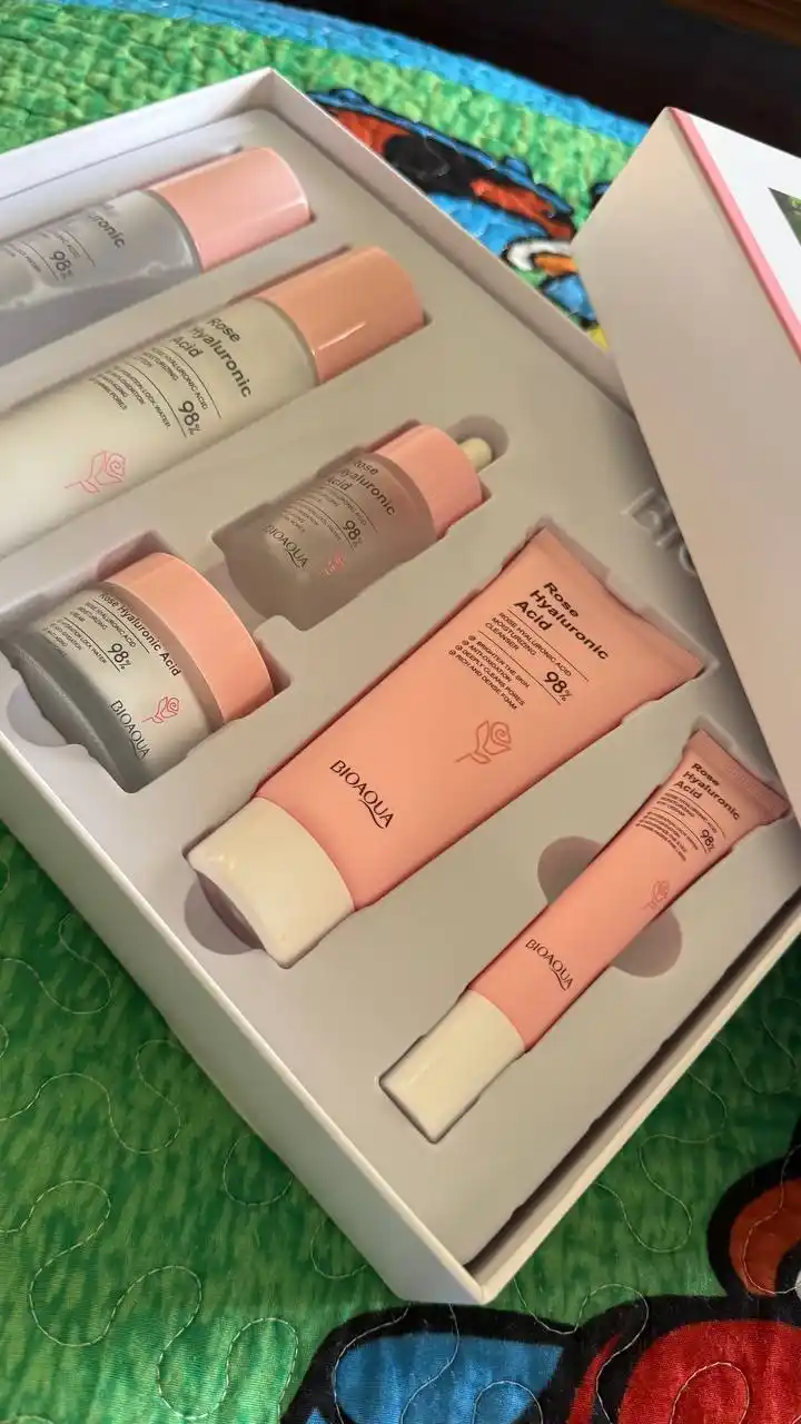 Подарочный набор для ухода за лицом Rose Hyaluronic Acid, 6 в 1 — увлажнение, сияние