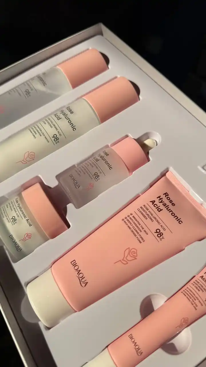 Подарочный набор для ухода за лицом Rose Hyaluronic Acid, 6 в 1 — увлажнение, сияние