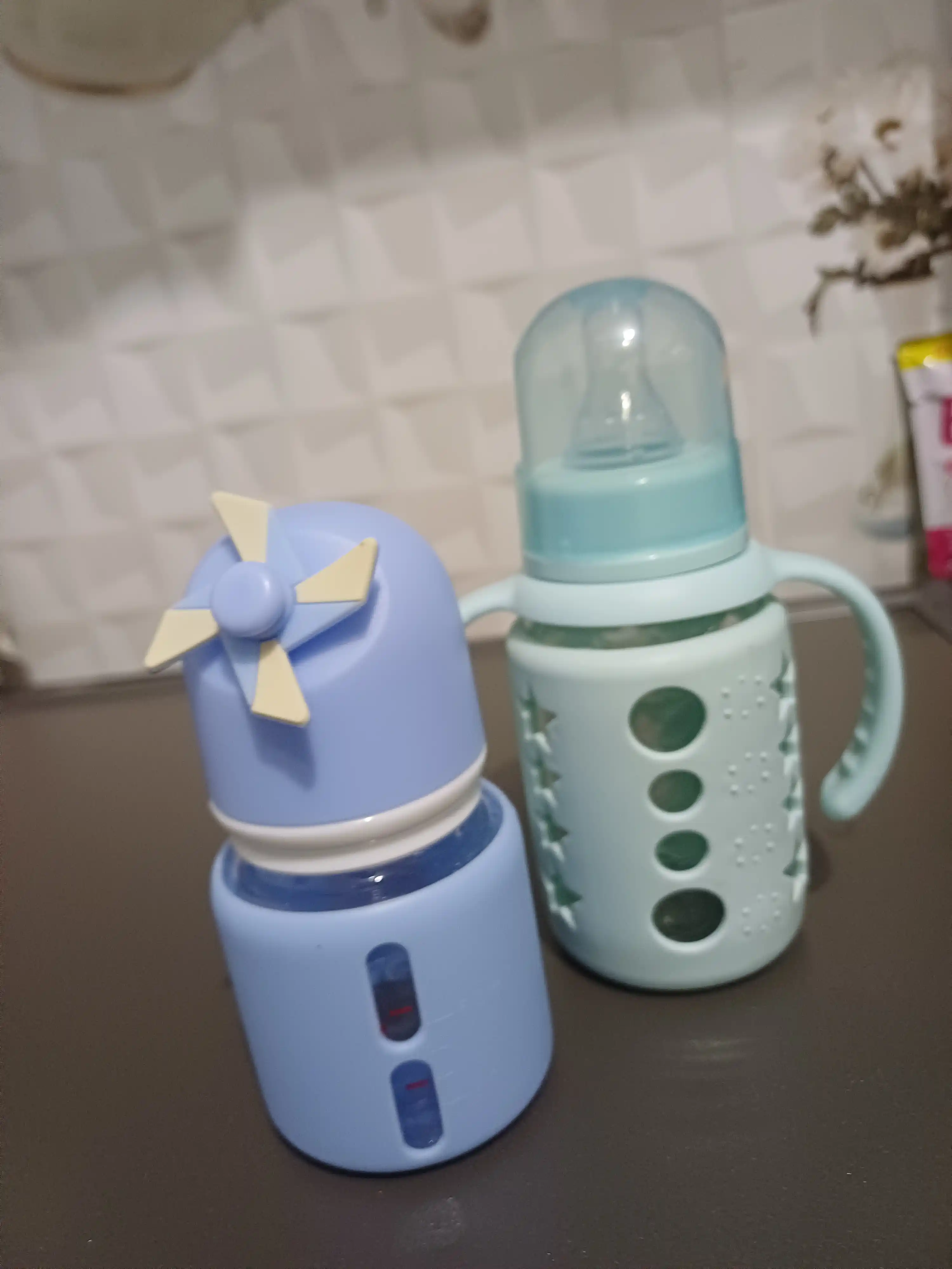 Rabito bolalar shisha idishi, silikon g'ilofli va tutqichli oziqlantirish butilkasi