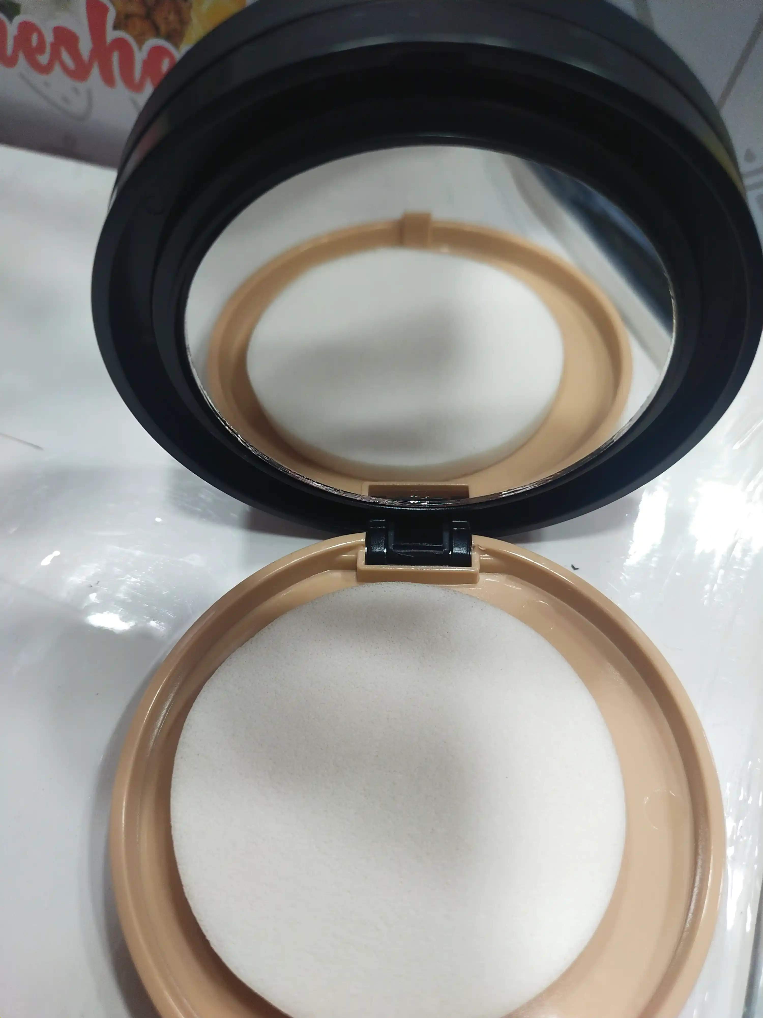 Пудра для лица Nuobeier SPF 20 / Emelie, прессованная, матовый эффект