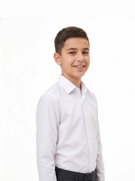 O‘g‘il bolalar uchun maktab formasi. Sifatli paxtadan tikilgan uzun yengli oq ko‘ylak