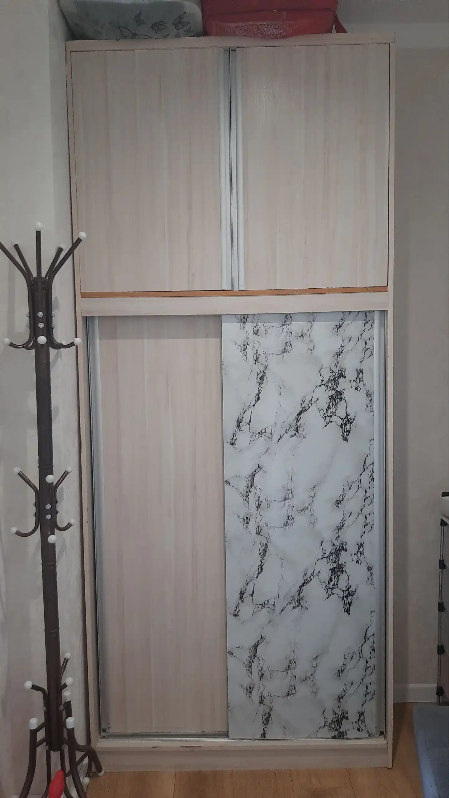 Gulqog‘oz, oshxona va mebel uchun o‘zi yopishadigan, 3 m * 60 sm o‘lchamli, laminat plyonka