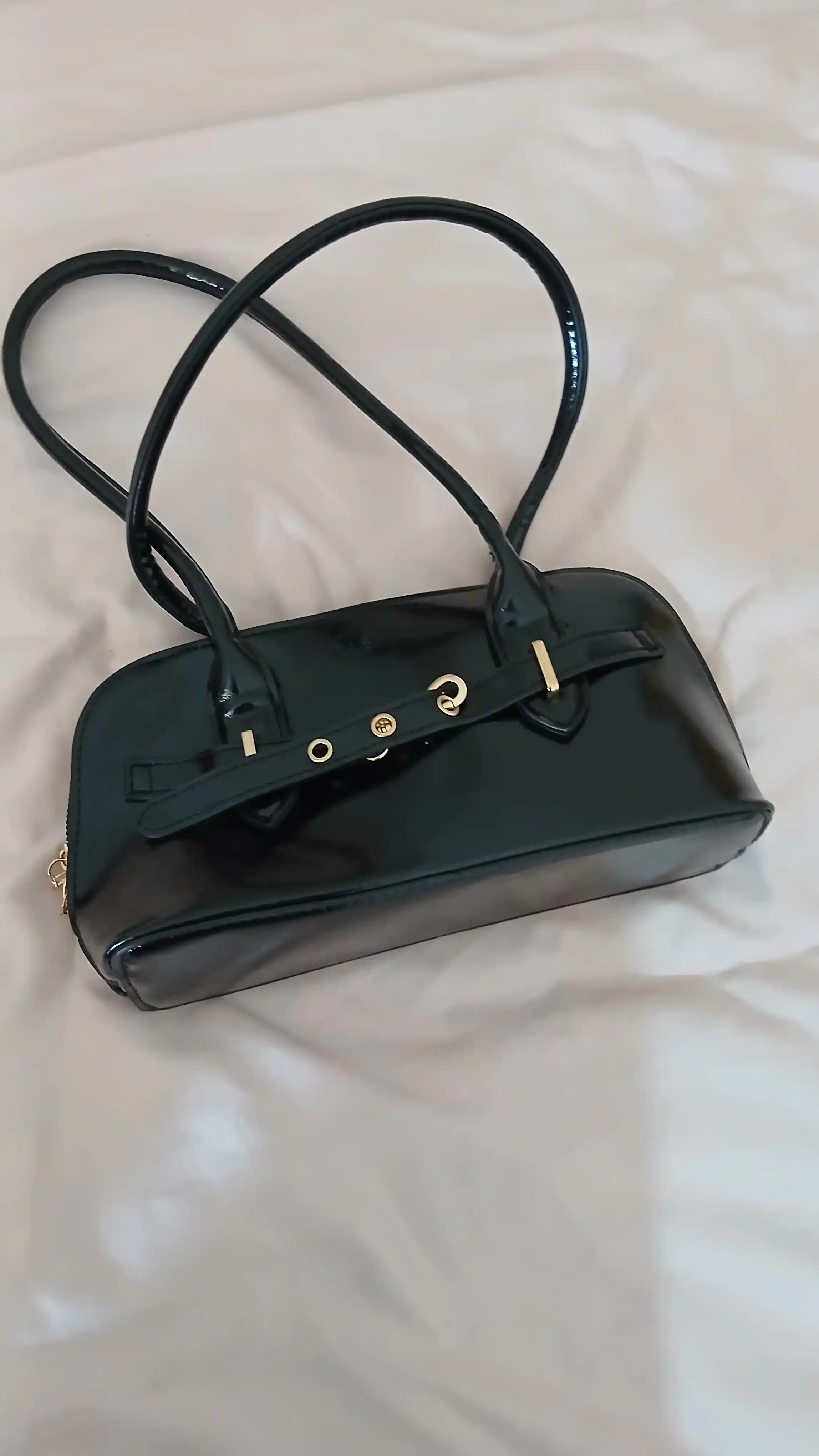 Ayollar sumkasi Jagura eko charm, yelkadan va crossbody taqiladigan, zamokli sumka