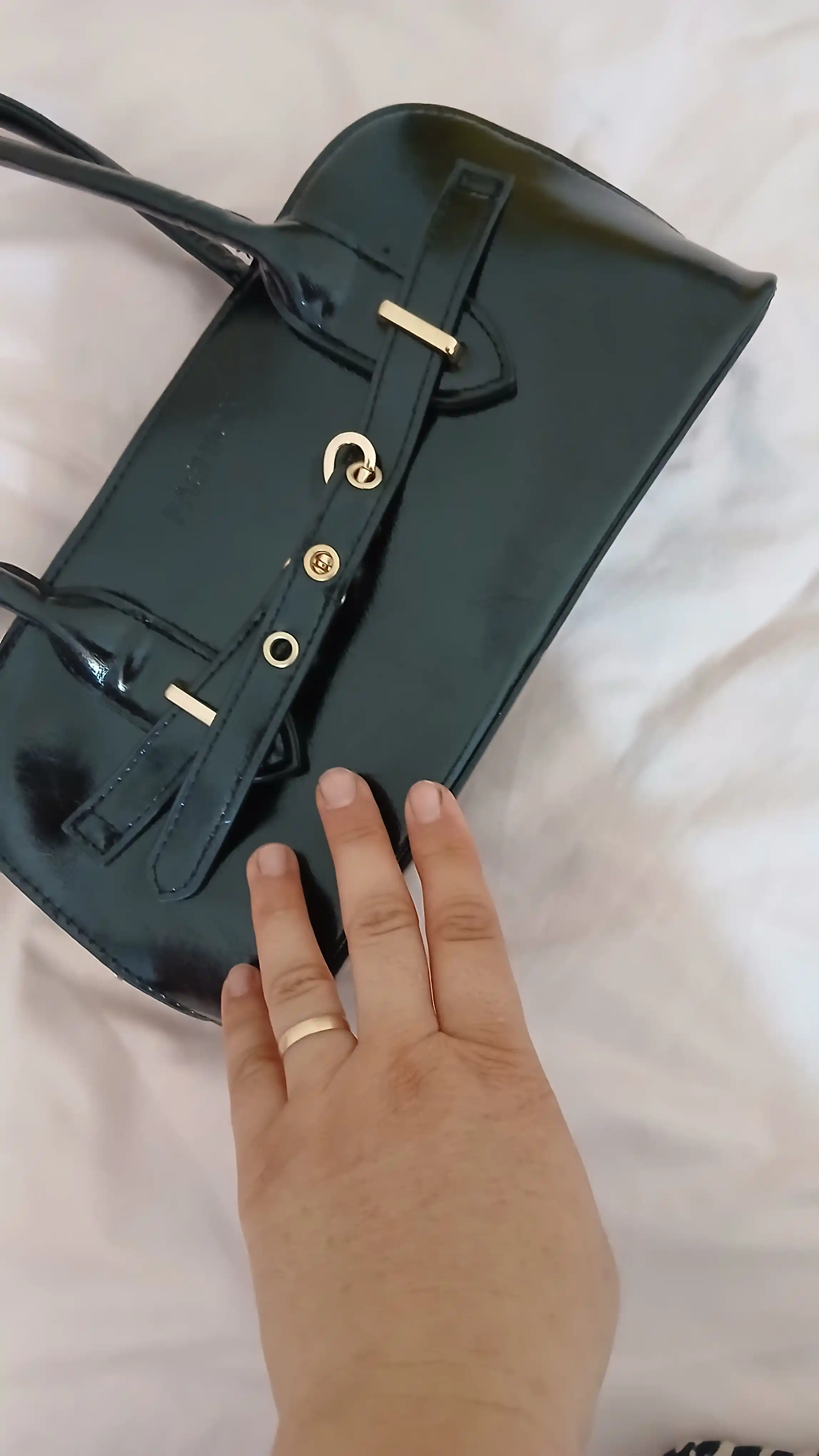 Ayollar sumkasi Jagura eko charm, yelkadan va crossbody taqiladigan, zamokli sumka