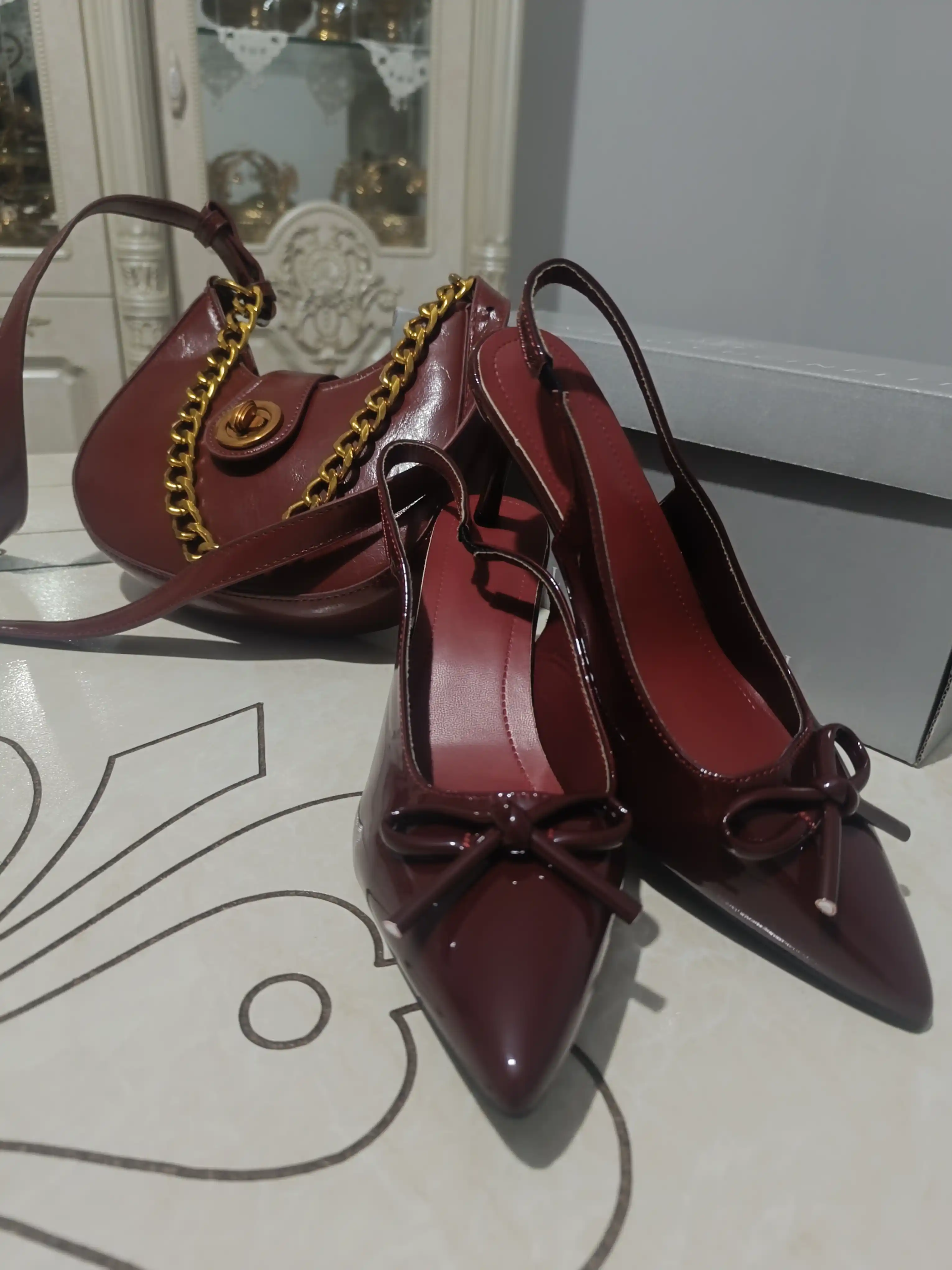 Ayollar uchun poshnali tuflilar, slingback, tufli, poshnali bosonoshka. Malamerka-1 razmer