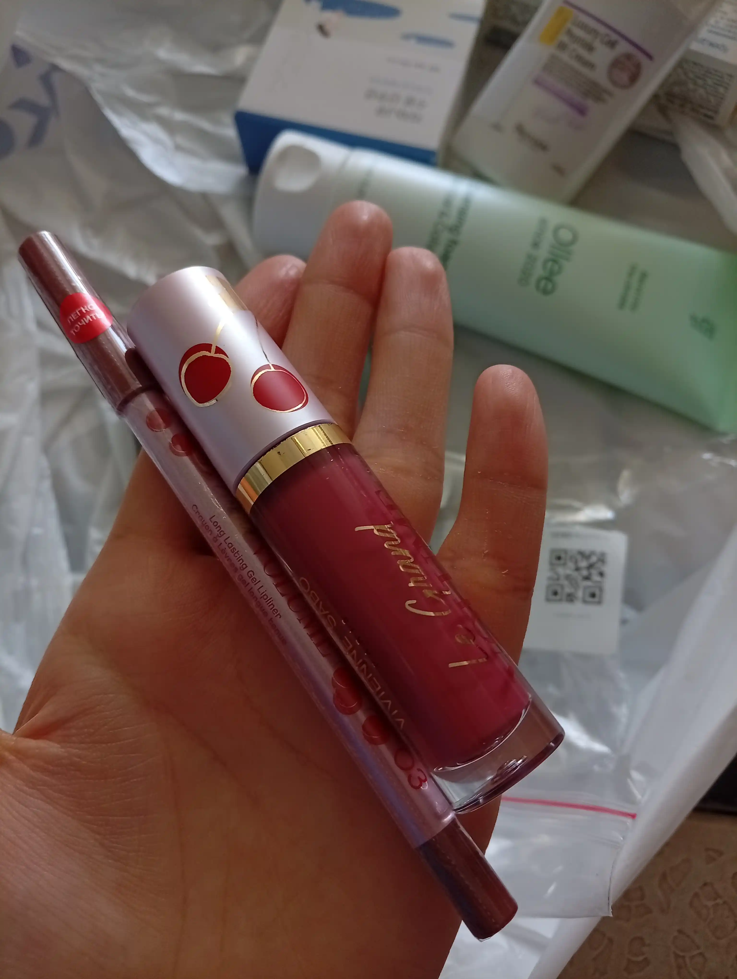 Карандаш для губ Vivienne Sabo Crayon Gel a levres Le grand volume