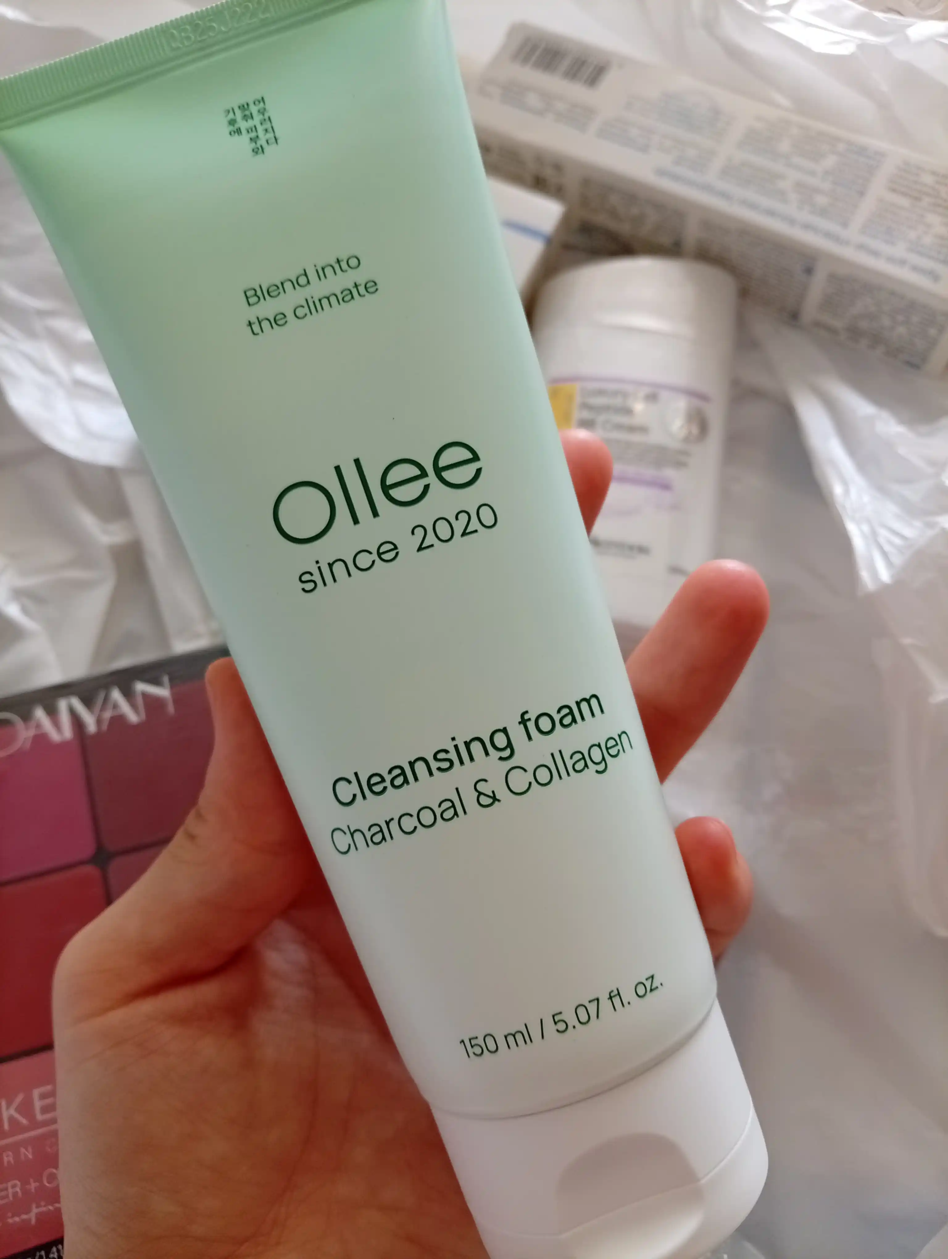 OLLEE Cleansing Foam ko‘mir va kollagenli yuz yuvish ko‘pigi, 150 ml