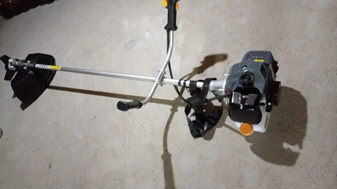 Бензиновый триммер для сада ZEROMAX