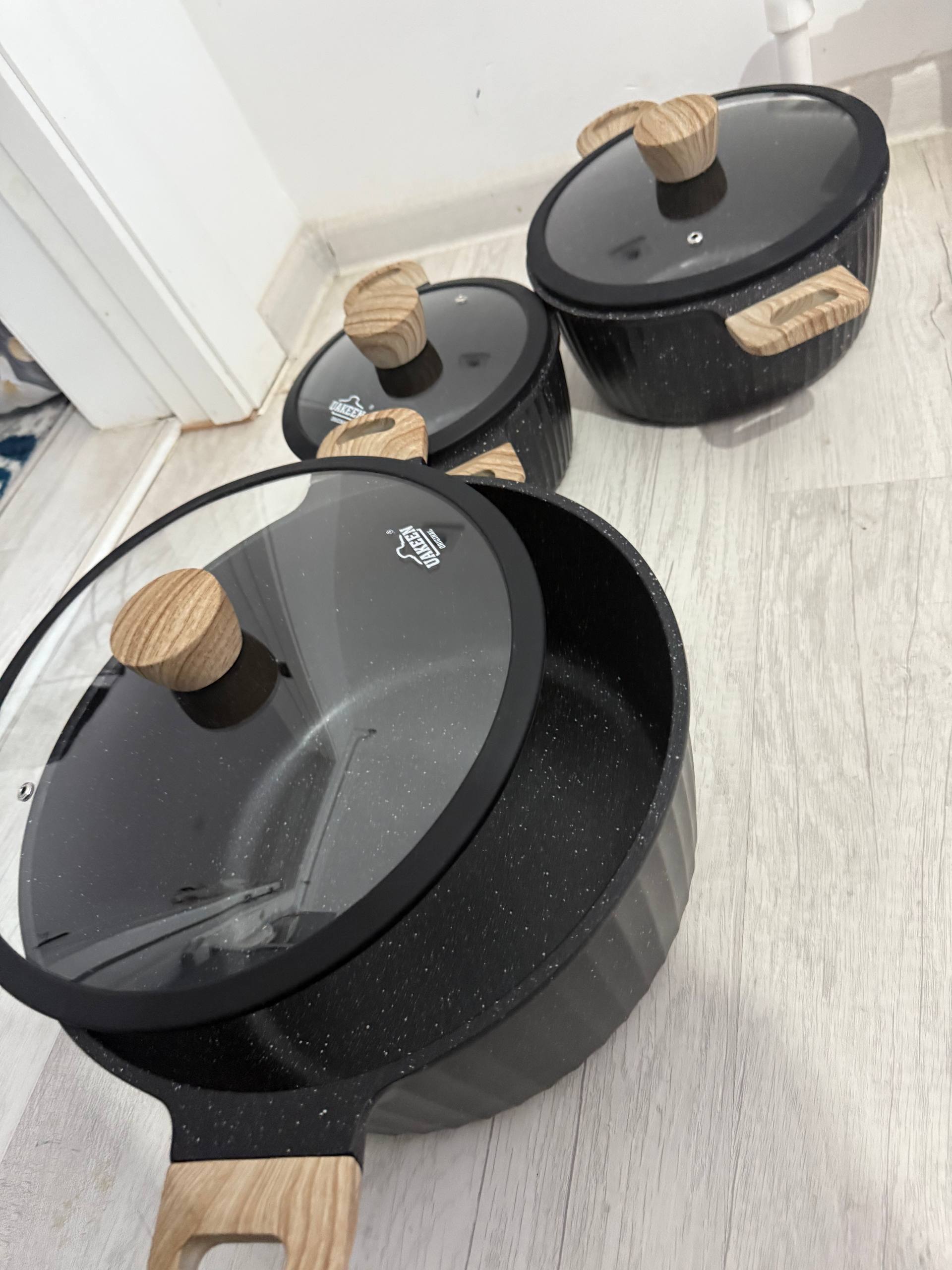 Premium granit qozonlari, yopishmaydigan qoplamali va yog‘och tutqichli