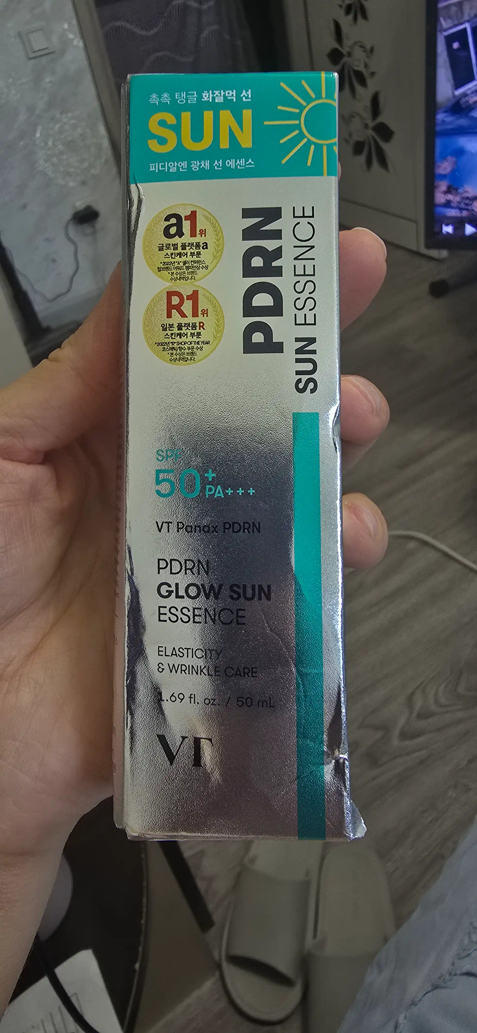 Солнцезащитный крем VT PDRN Glow Sun Essence увлажняющий, осветляющий SPF50+ PA++, 50 мл