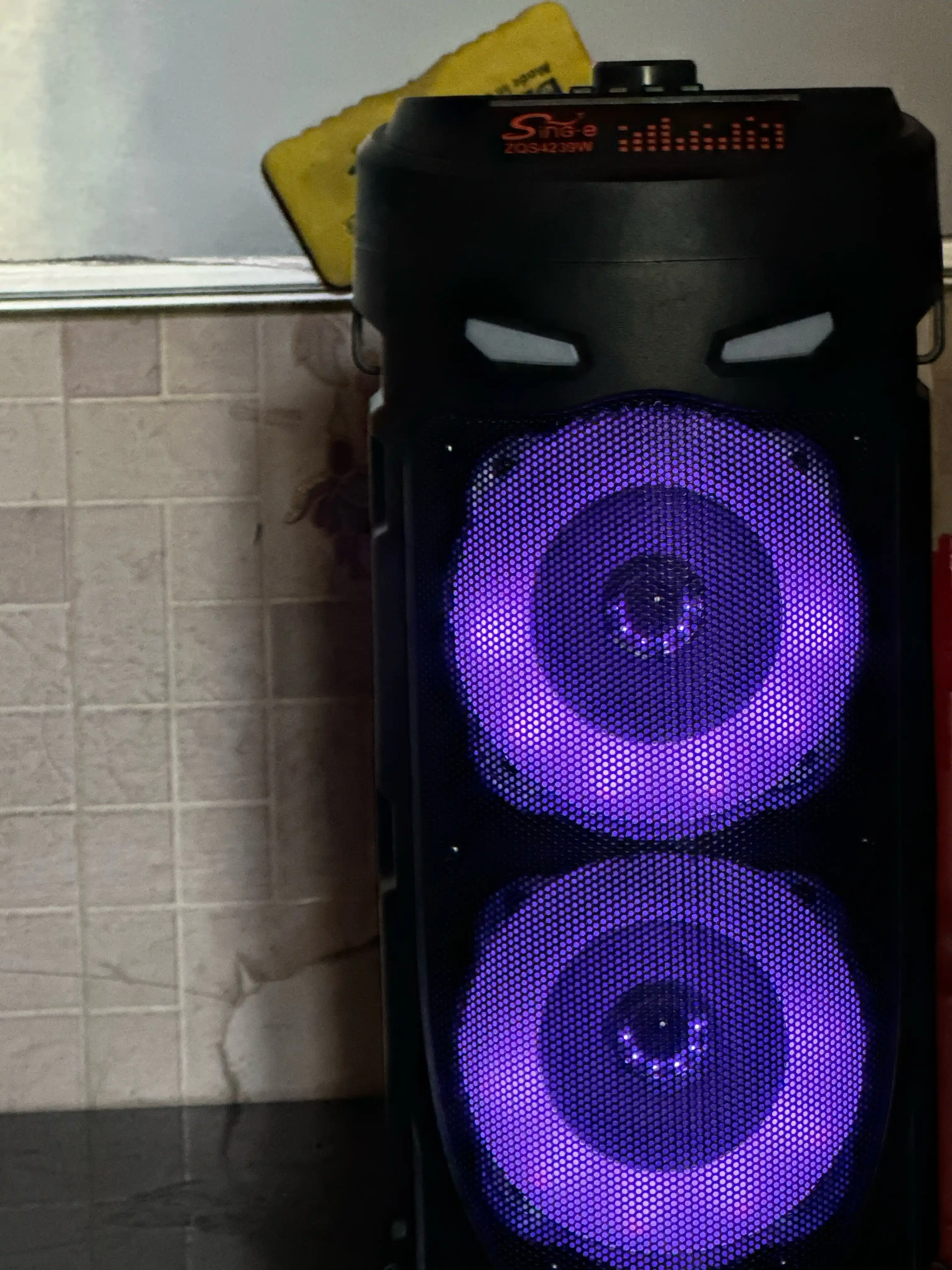 Katta Bluetooth simsiz karnay, karaoke, RGB yoritish, mikrofon va pult bilan