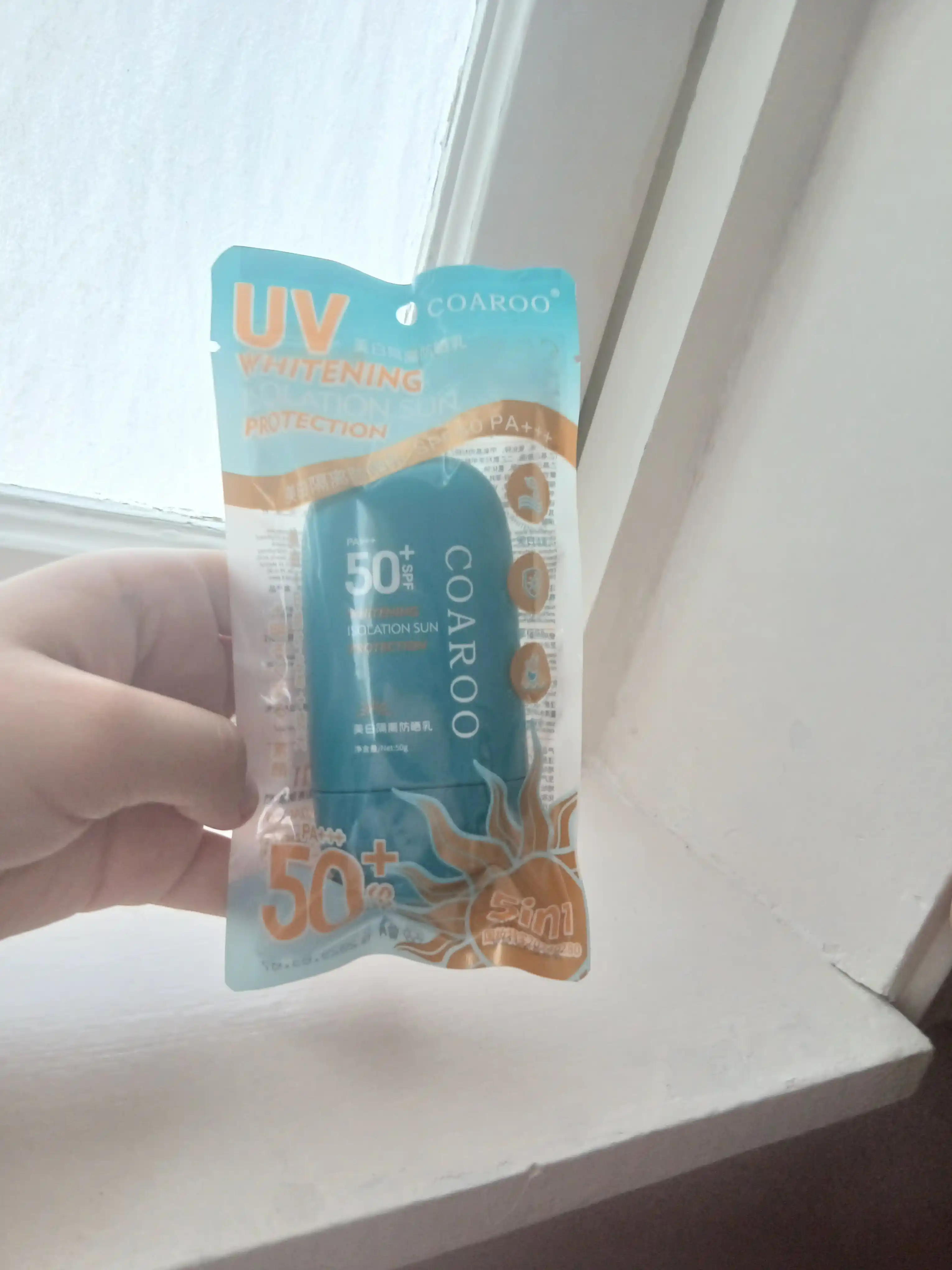 Yuz uchun SPF 50 namlantiruvchi quyoshdan himoyalovchi krem