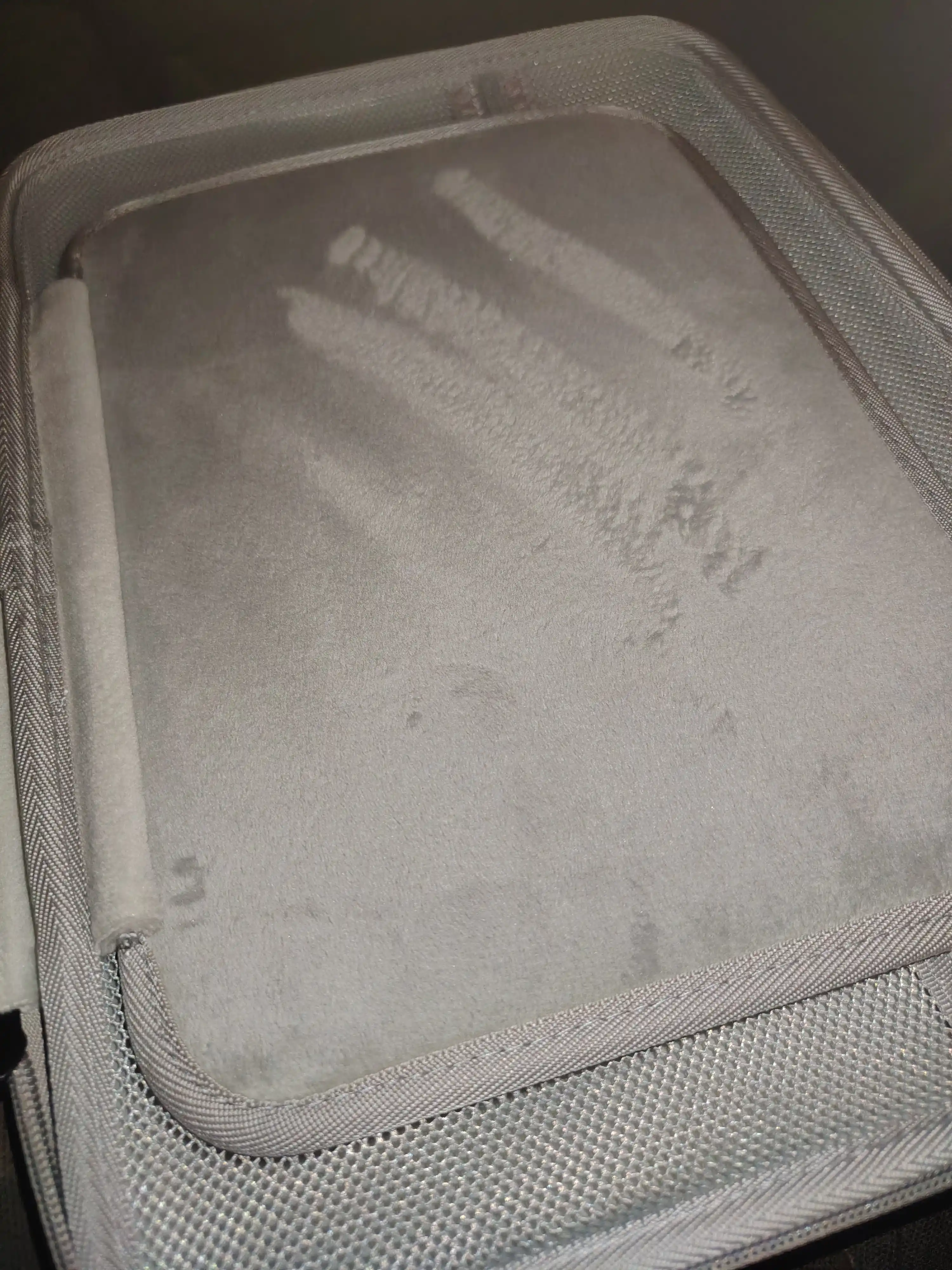 Noutbuk va MacBook uchun 13–14 dyumli qattiq korpusli himoya sumka