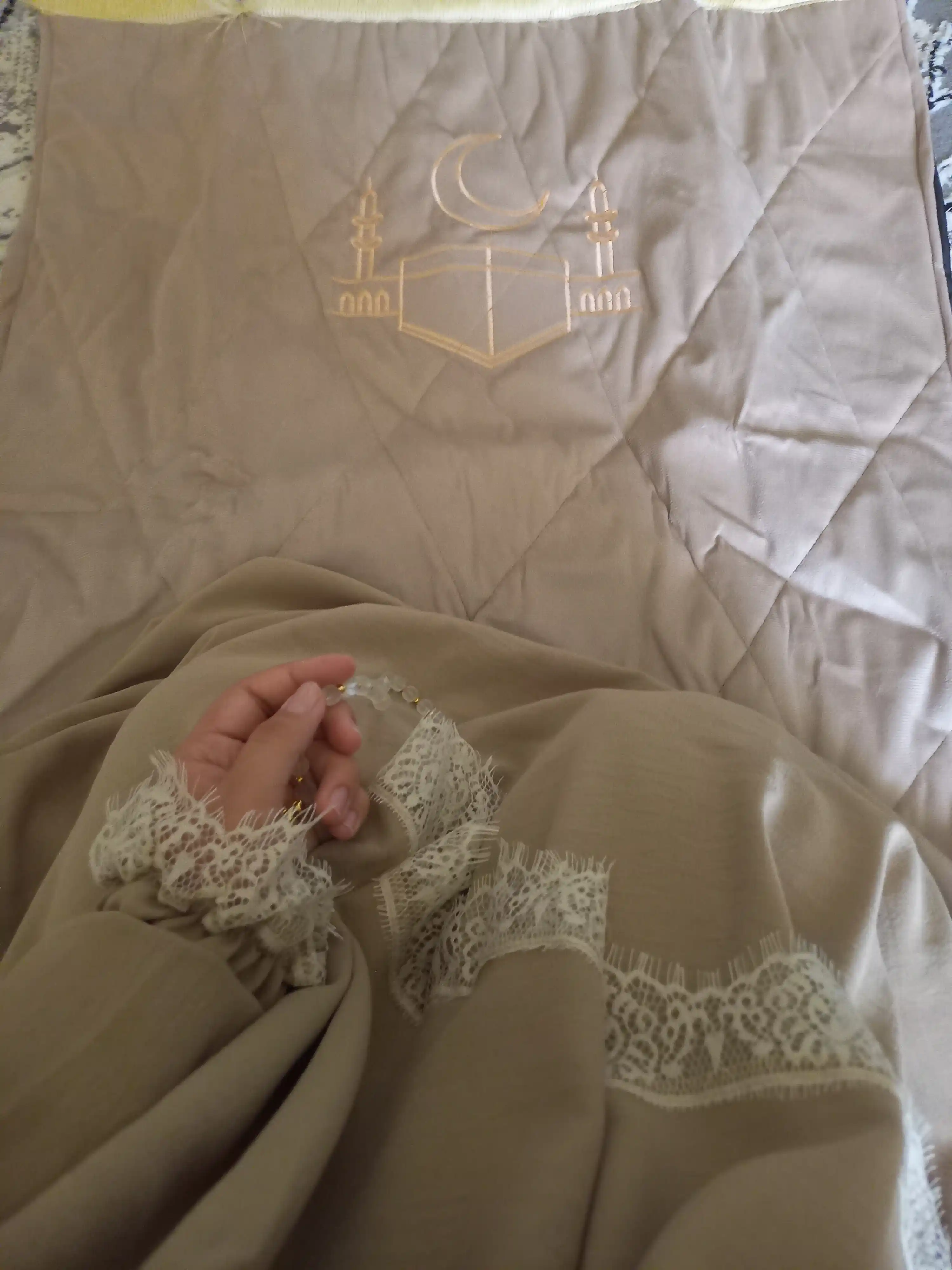 Abaya ko‘ylagi, himar, joynamoz, tasbeh, karobka va lentali sovg‘a to‘plami