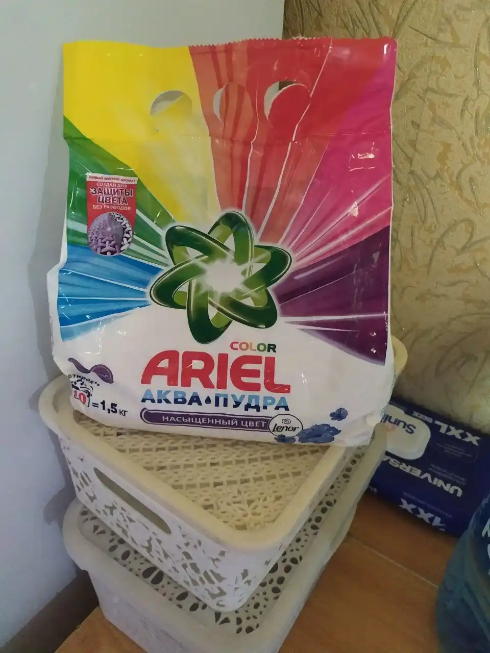 Ariel Аква Пудра Color с ароматом Lenor — стиральный порошок автомат, 1,5 кг