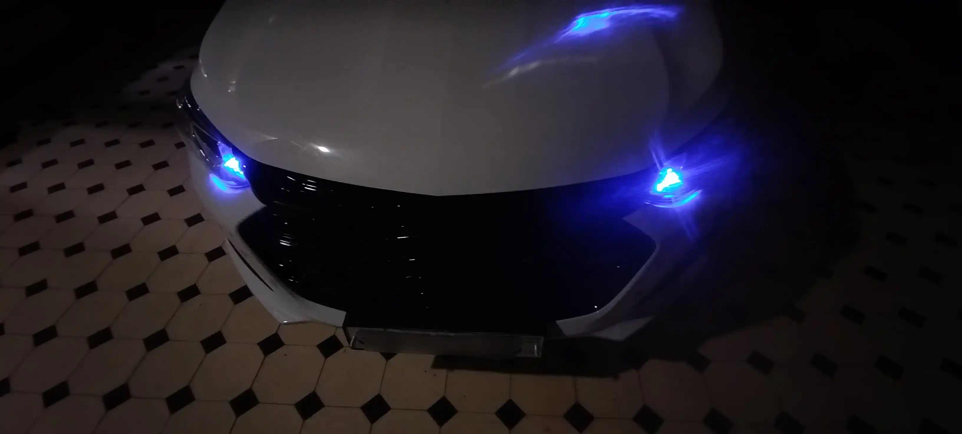 Avtomobil faralari uchun LED chiroq, 7xil rang, masofadan boshqarish pulti mavjud T10