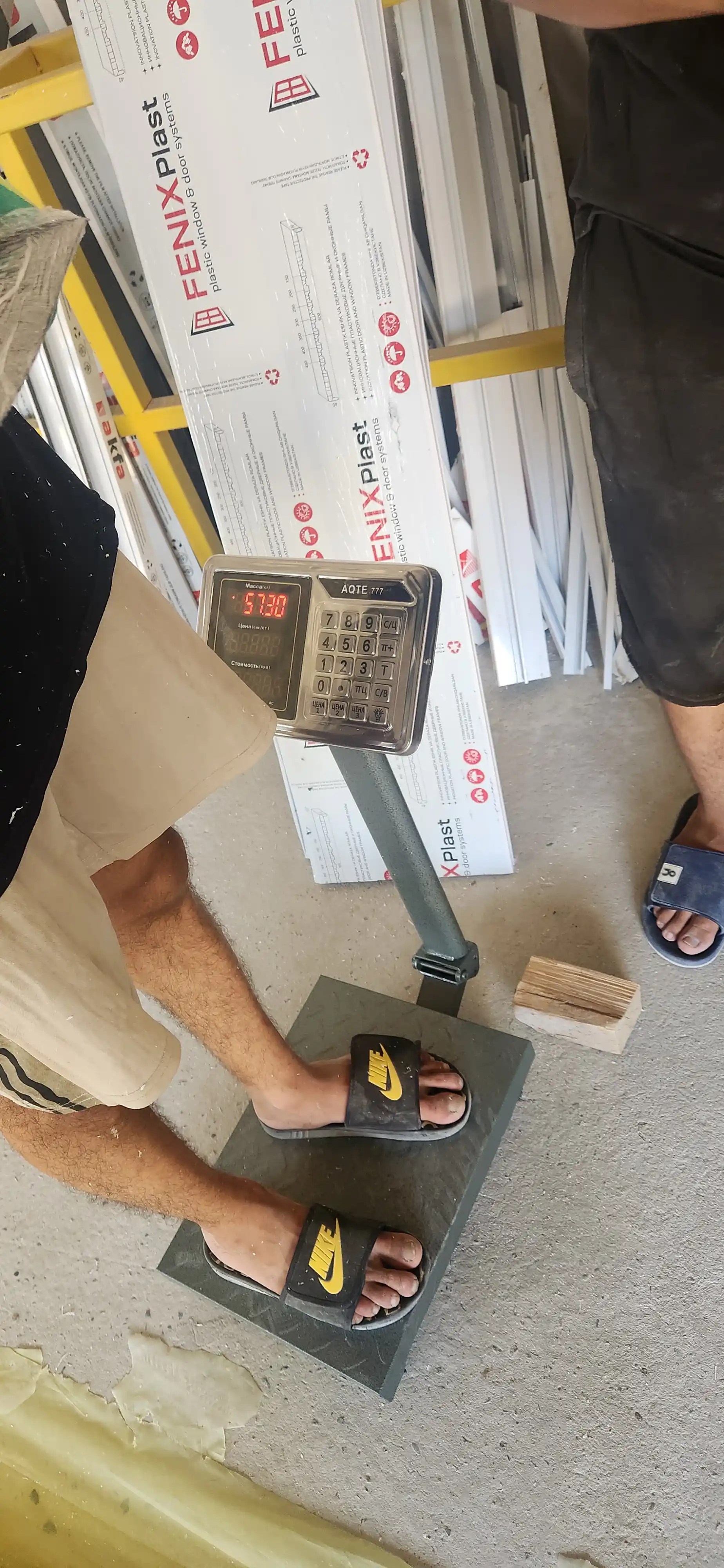 Elektron pol tarozi, 200 kg, platformali, aniq va mustahkam