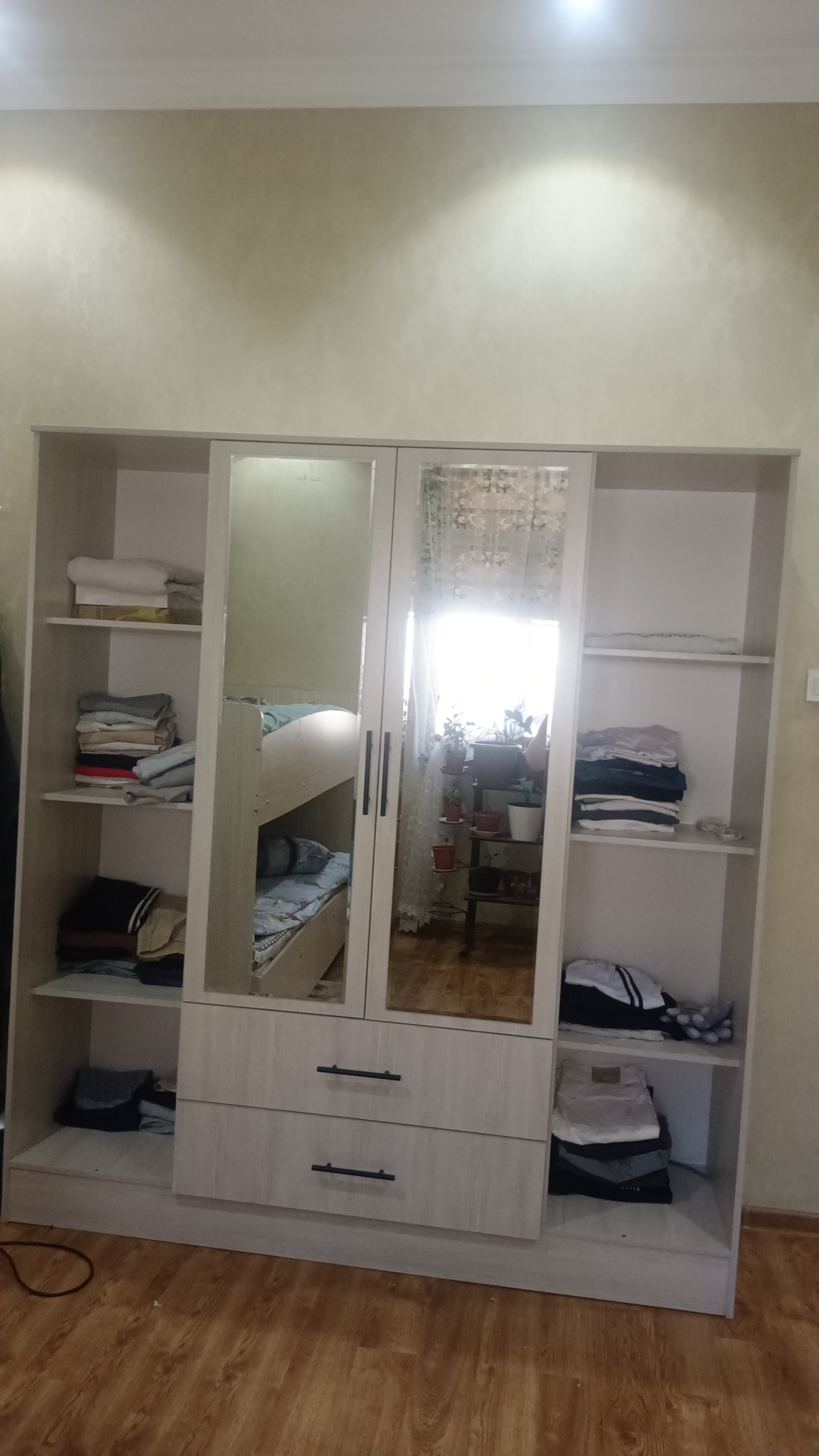 Shkaf premuim yangi klass ixcham uyingiz uchun
