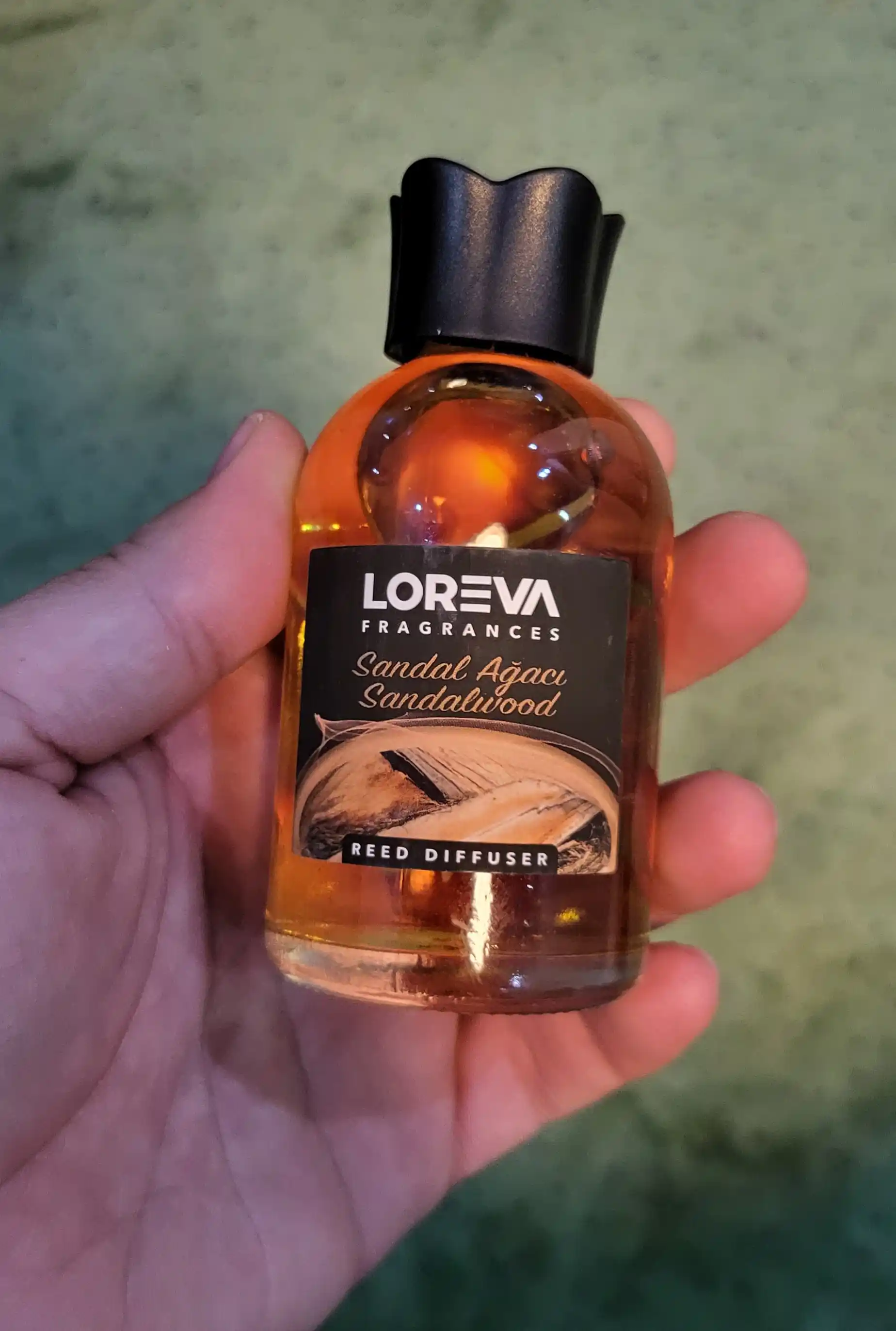 LOREVA Sandal daraxti 110 ml sovg'a bilan uy uchun aromadiffuzor
