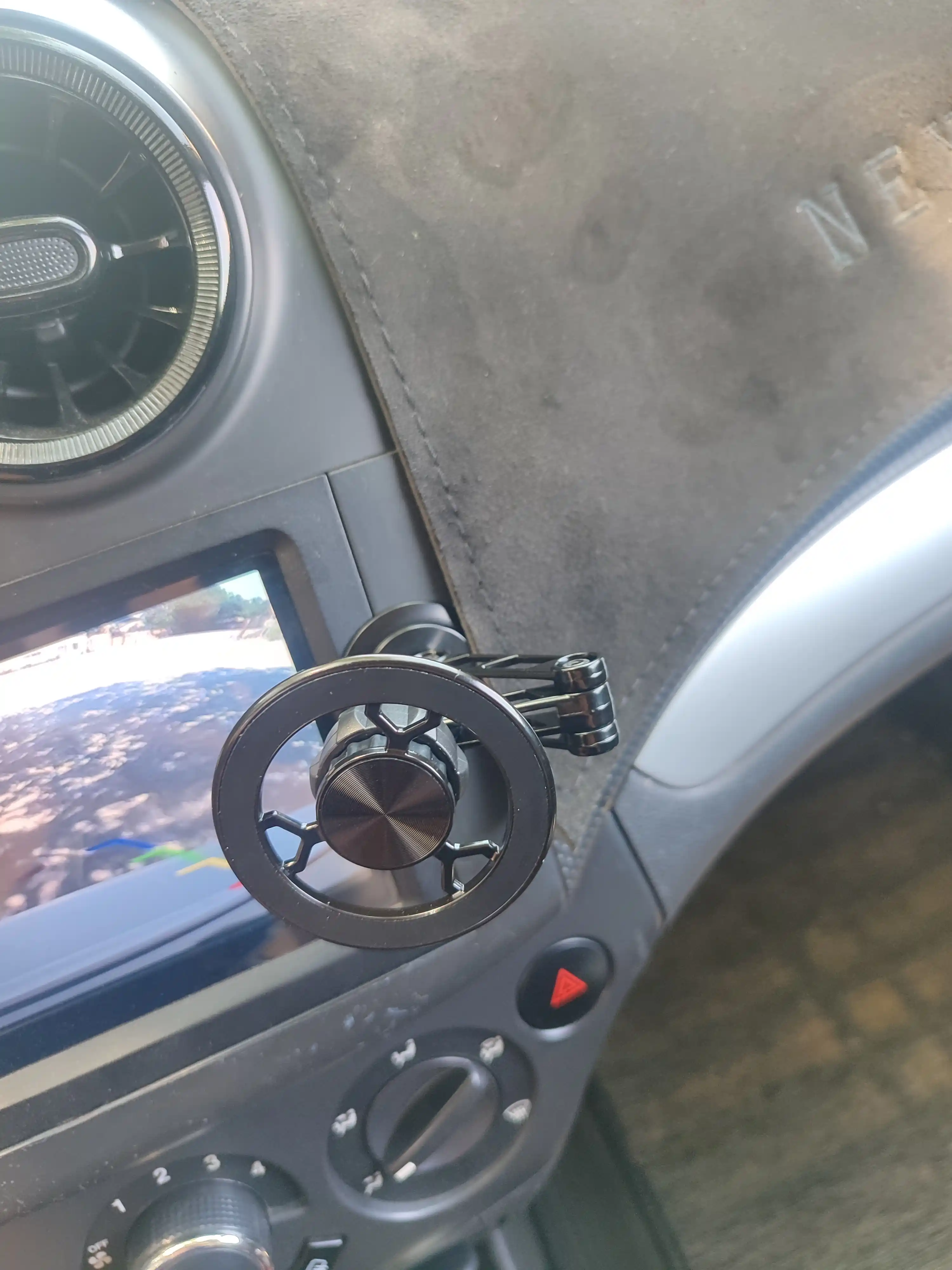 MagSafe telefon uchun 360° ga buriladigan avtomobil magnit tutqichi